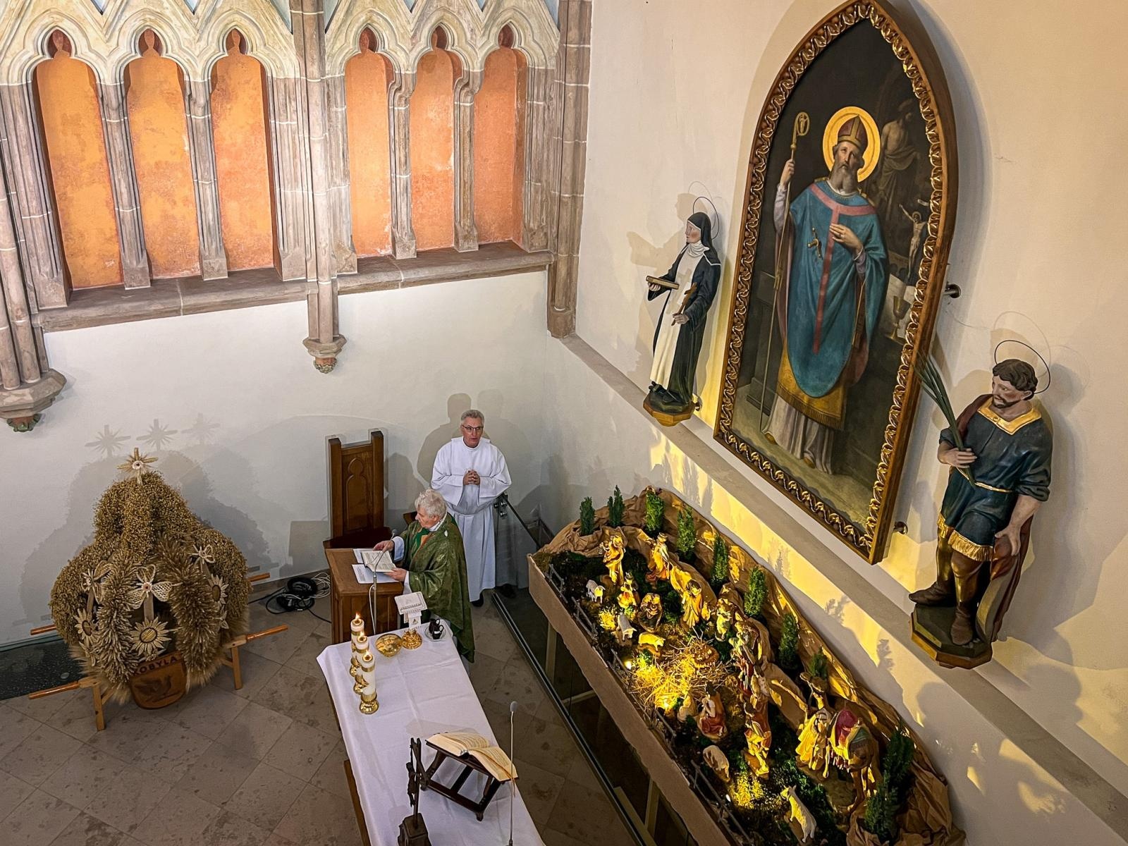 Zdjęcie w galerii na portalu naszraciborz.pl: Pierwsza tegoroczna Msza św. w kaplicy zamkowej i prezentacja animacji o jej historii [WIDEO] wiadomości z regionu