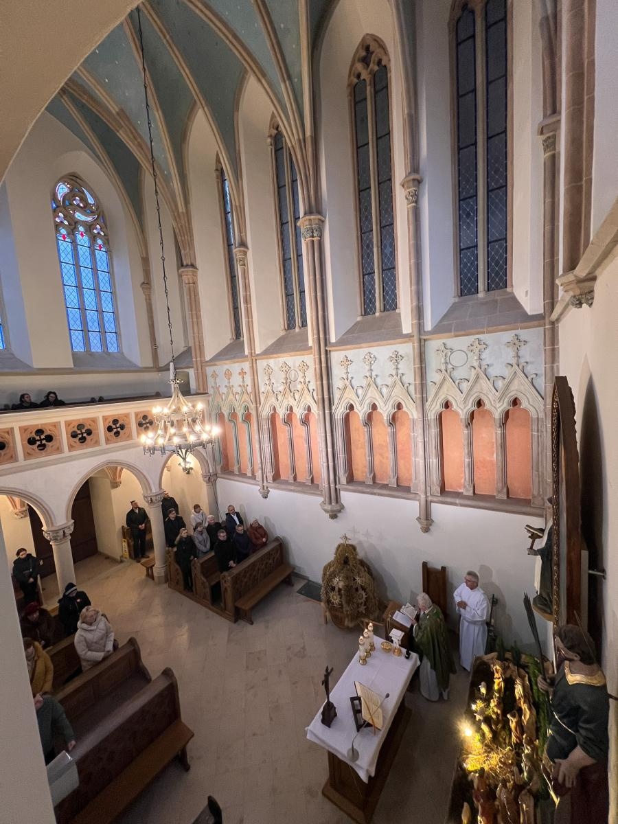 Zdjęcie w galerii na portalu naszraciborz.pl: Pierwsza tegoroczna Msza św. w kaplicy zamkowej i prezentacja animacji o jej historii [WIDEO] wiadomości z regionu