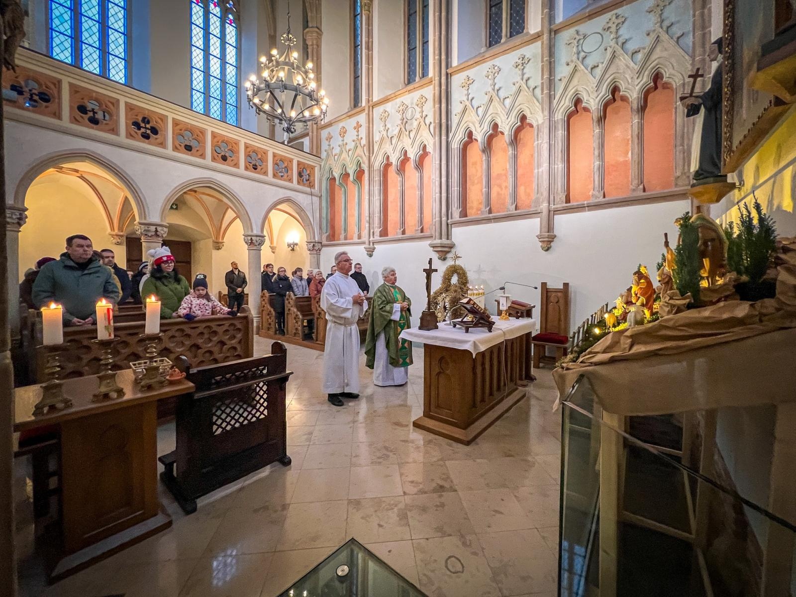 Zdjęcie w galerii na portalu naszraciborz.pl: Pierwsza tegoroczna Msza św. w kaplicy zamkowej i prezentacja animacji o jej historii [WIDEO] wiadomości z regionu