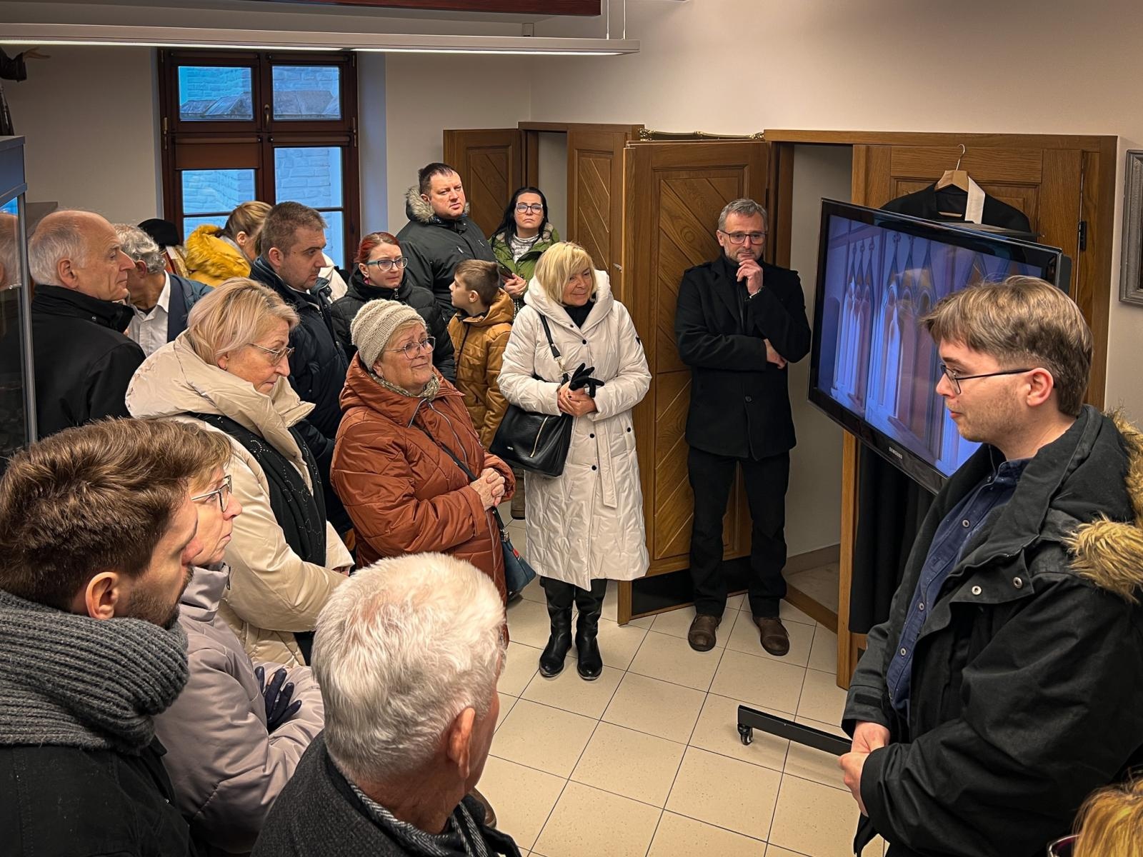 Zdjęcie w galerii na portalu naszraciborz.pl: Pierwsza tegoroczna Msza św. w kaplicy zamkowej i prezentacja animacji o jej historii [WIDEO] wiadomości z regionu