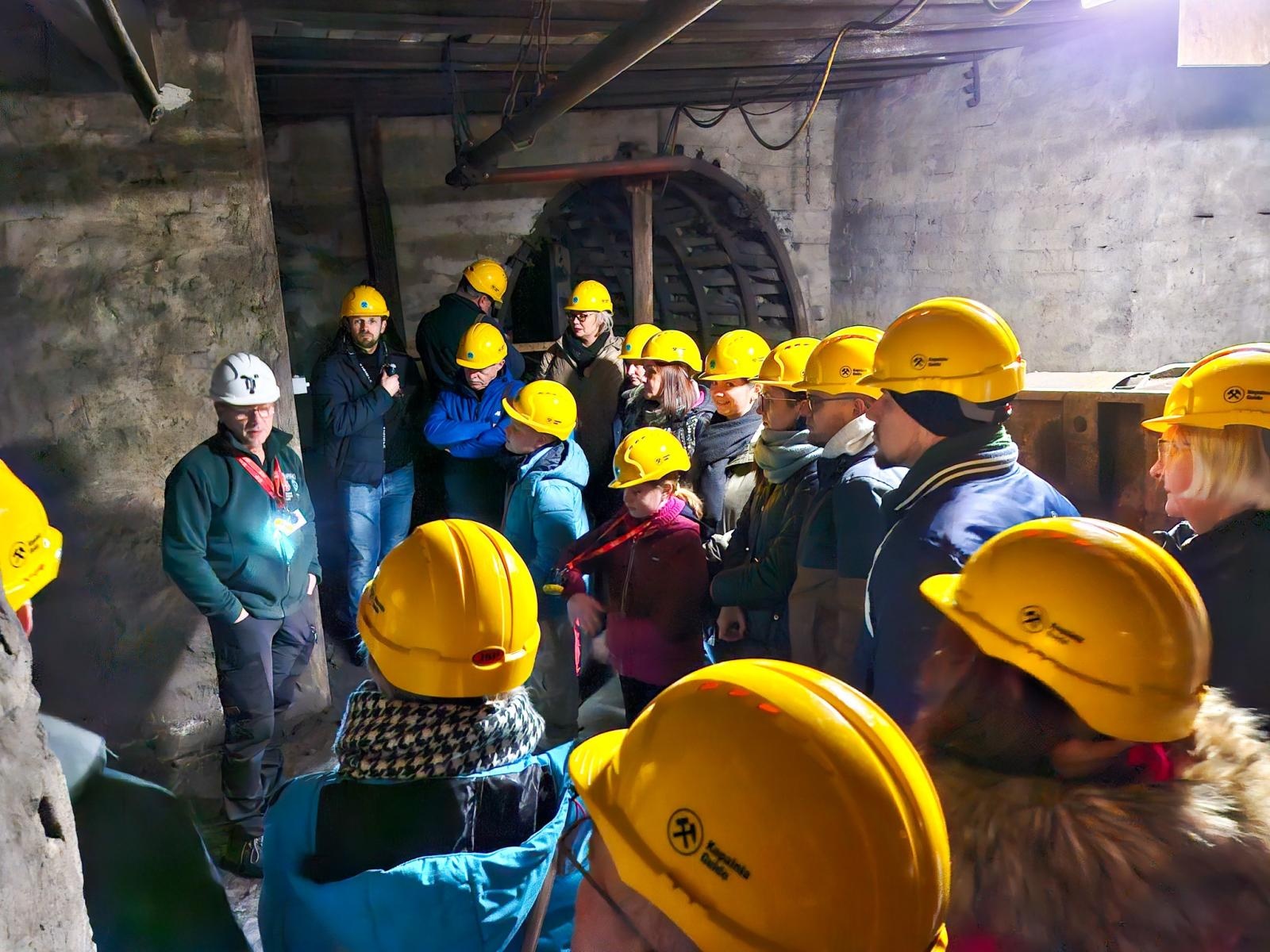 Zdjęcie w galerii na portalu naszraciborz.pl: Wycieczka z PTTK Racibórz: Sztolnia Królowej Luizy i Kopalnia Guido na liście Polskich Pomników Historii wiadomości z regionu