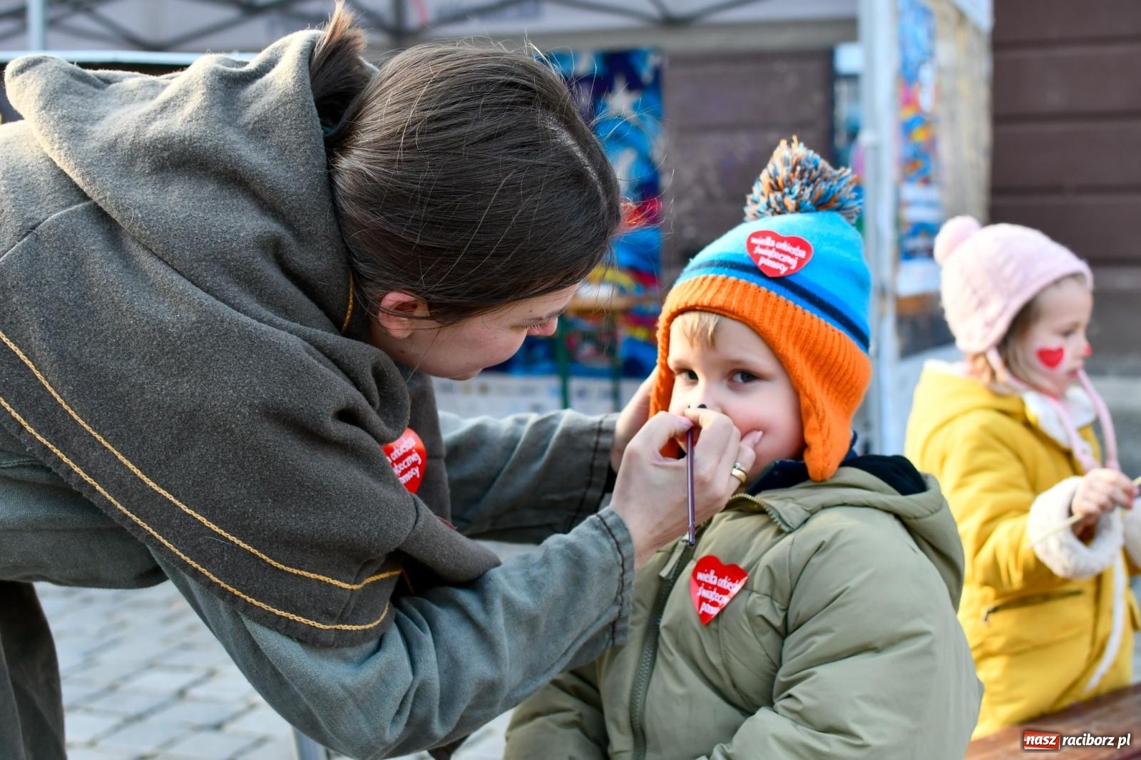 Zdjęcie w galerii na portalu naszraciborz.pl: Atrakcje WOŚP na raciborskim rynku – tłumy mieszkańców wsparły akcję wiadomości z regionu