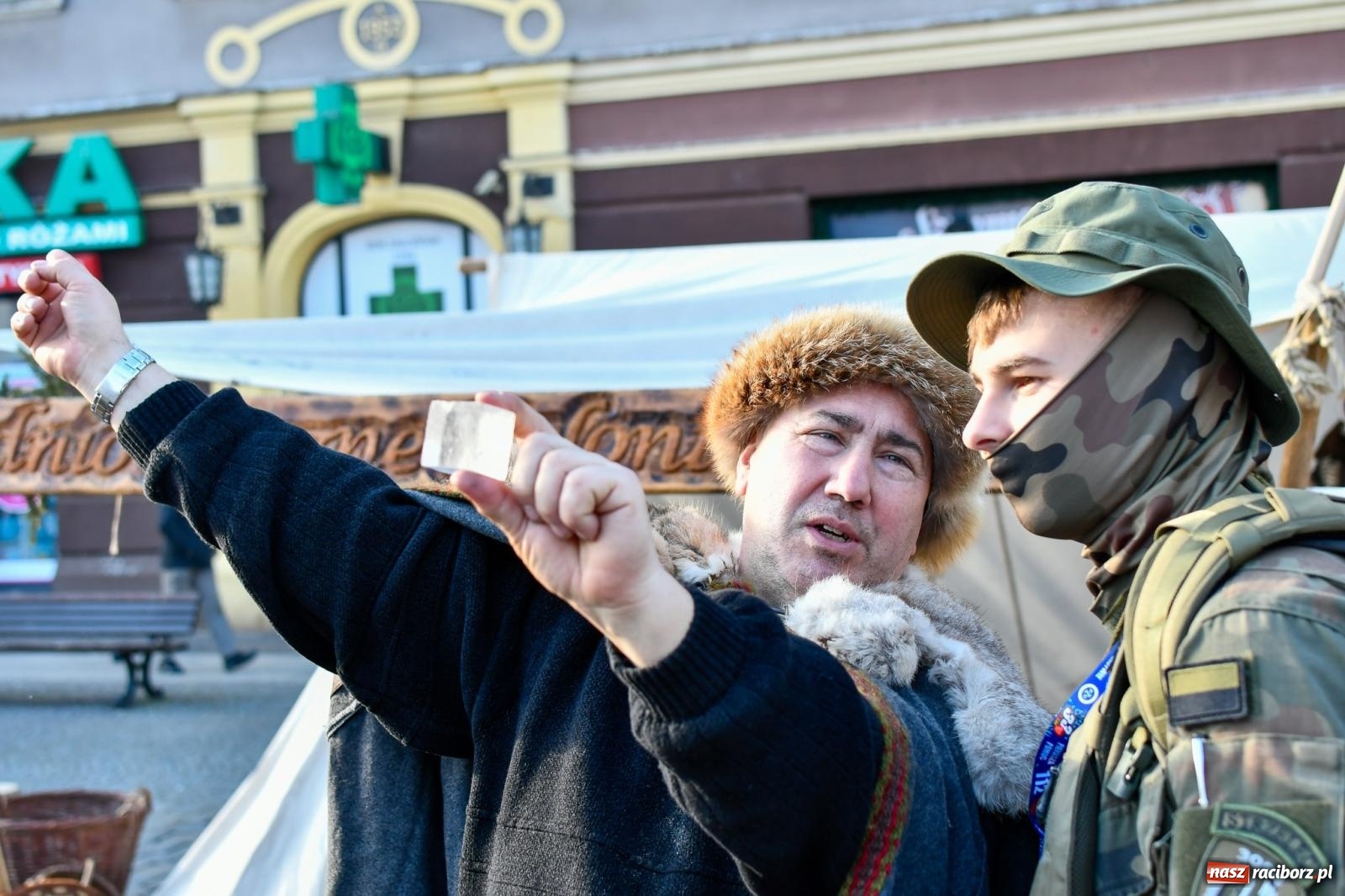 Zdjęcie w galerii na portalu naszraciborz.pl: Atrakcje WOŚP na raciborskim rynku – tłumy mieszkańców wsparły akcję wiadomości z regionu