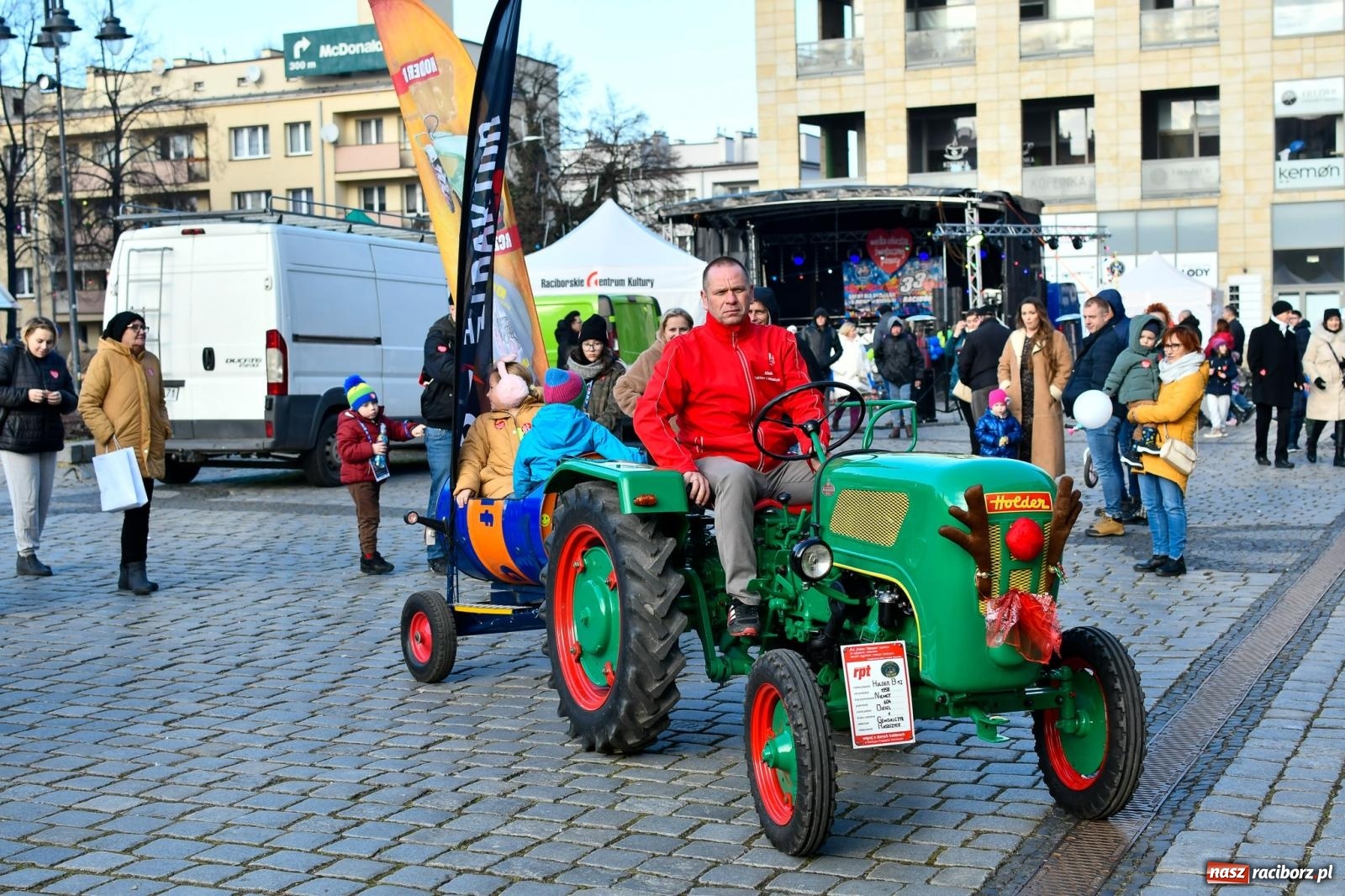 Zdjęcie w galerii na portalu naszraciborz.pl: Atrakcje WOŚP na raciborskim rynku – tłumy mieszkańców wsparły akcję wiadomości z regionu