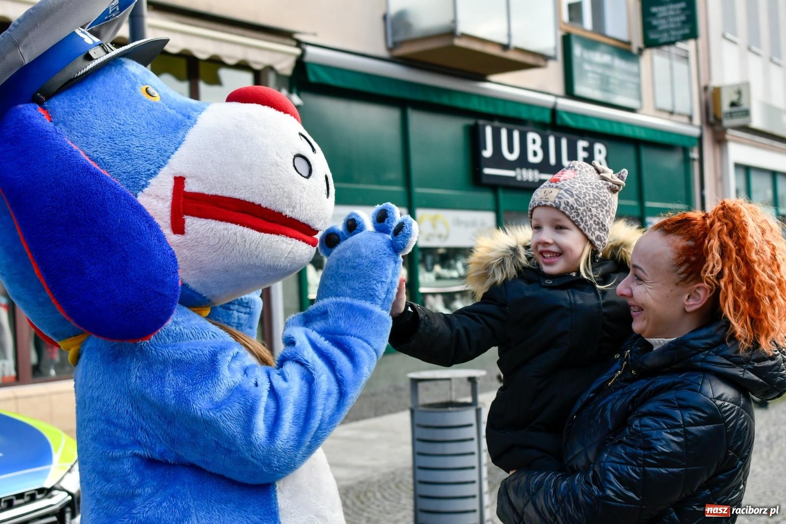 Zdjęcie w galerii na portalu naszraciborz.pl: Atrakcje WOŚP na raciborskim rynku – tłumy mieszkańców wsparły akcję wiadomości z regionu