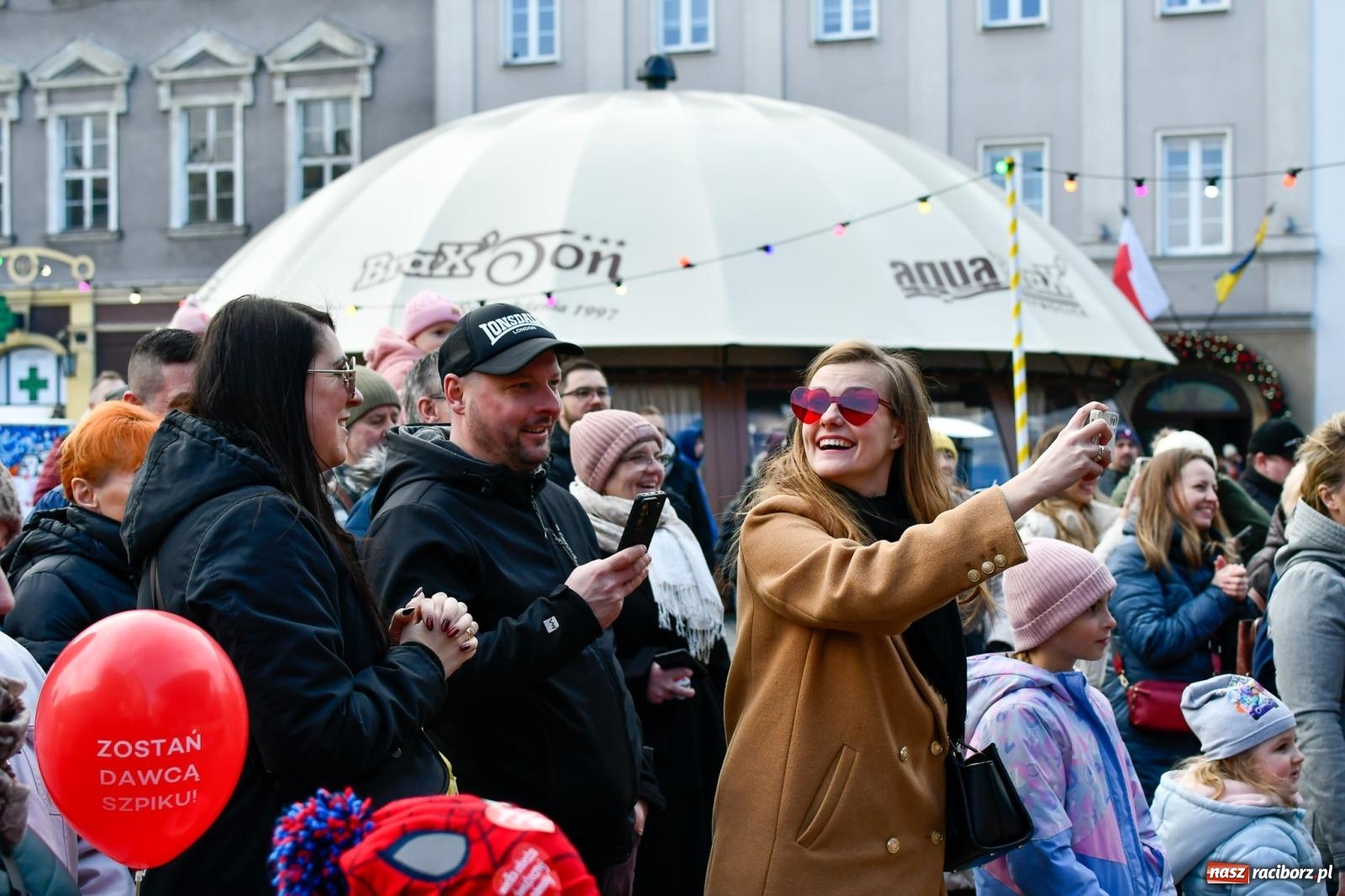 Zdjęcie w galerii na portalu naszraciborz.pl: Atrakcje WOŚP na raciborskim rynku – tłumy mieszkańców wsparły akcję wiadomości z regionu