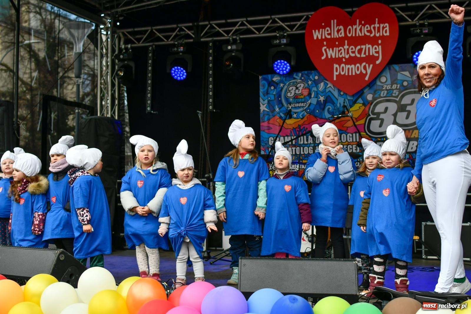 Zdjęcie w galerii na portalu naszraciborz.pl: Atrakcje WOŚP na raciborskim rynku – tłumy mieszkańców wsparły akcję wiadomości z regionu