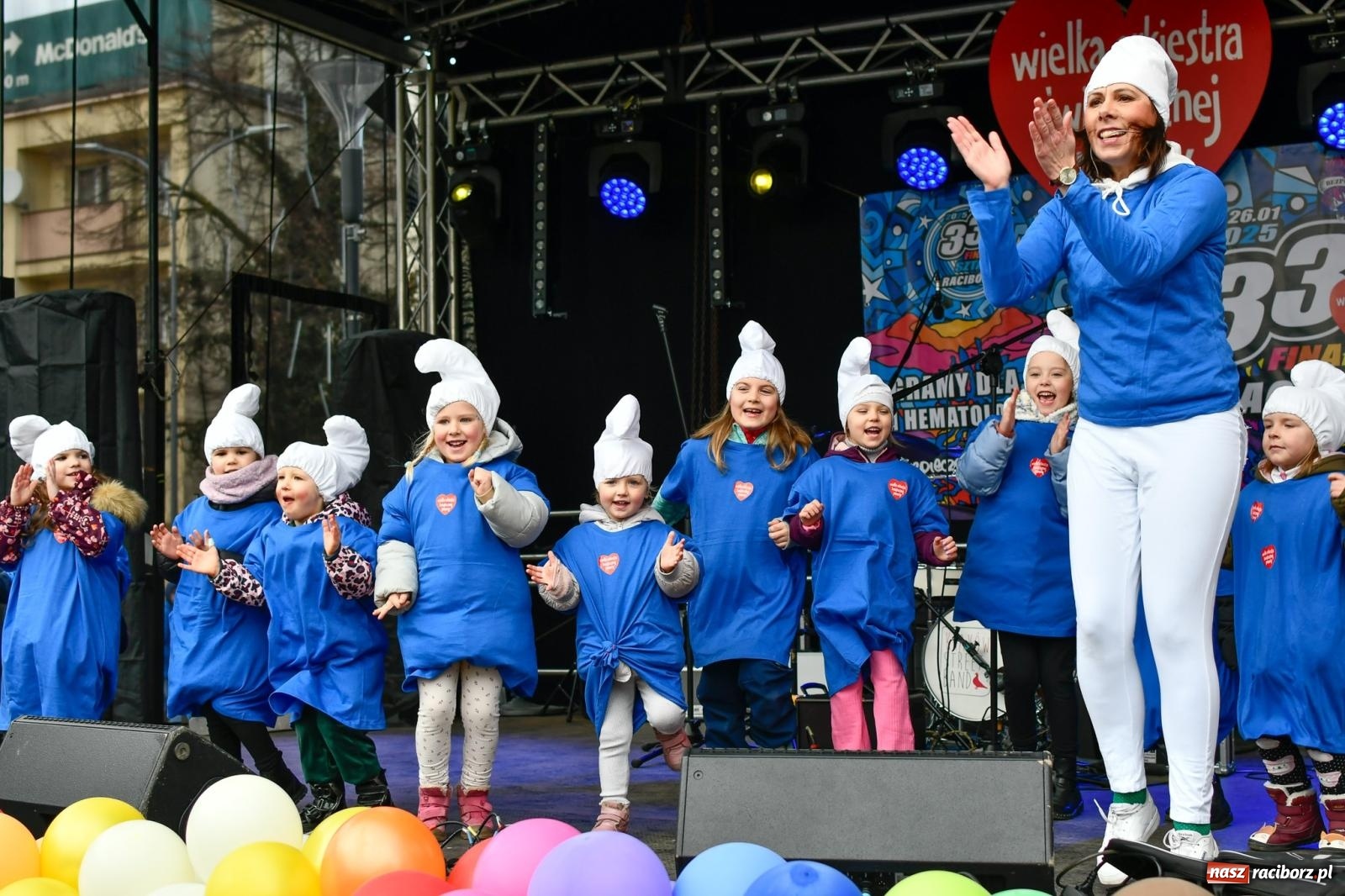 Zdjęcie w galerii na portalu naszraciborz.pl: Atrakcje WOŚP na raciborskim rynku – tłumy mieszkańców wsparły akcję wiadomości z regionu