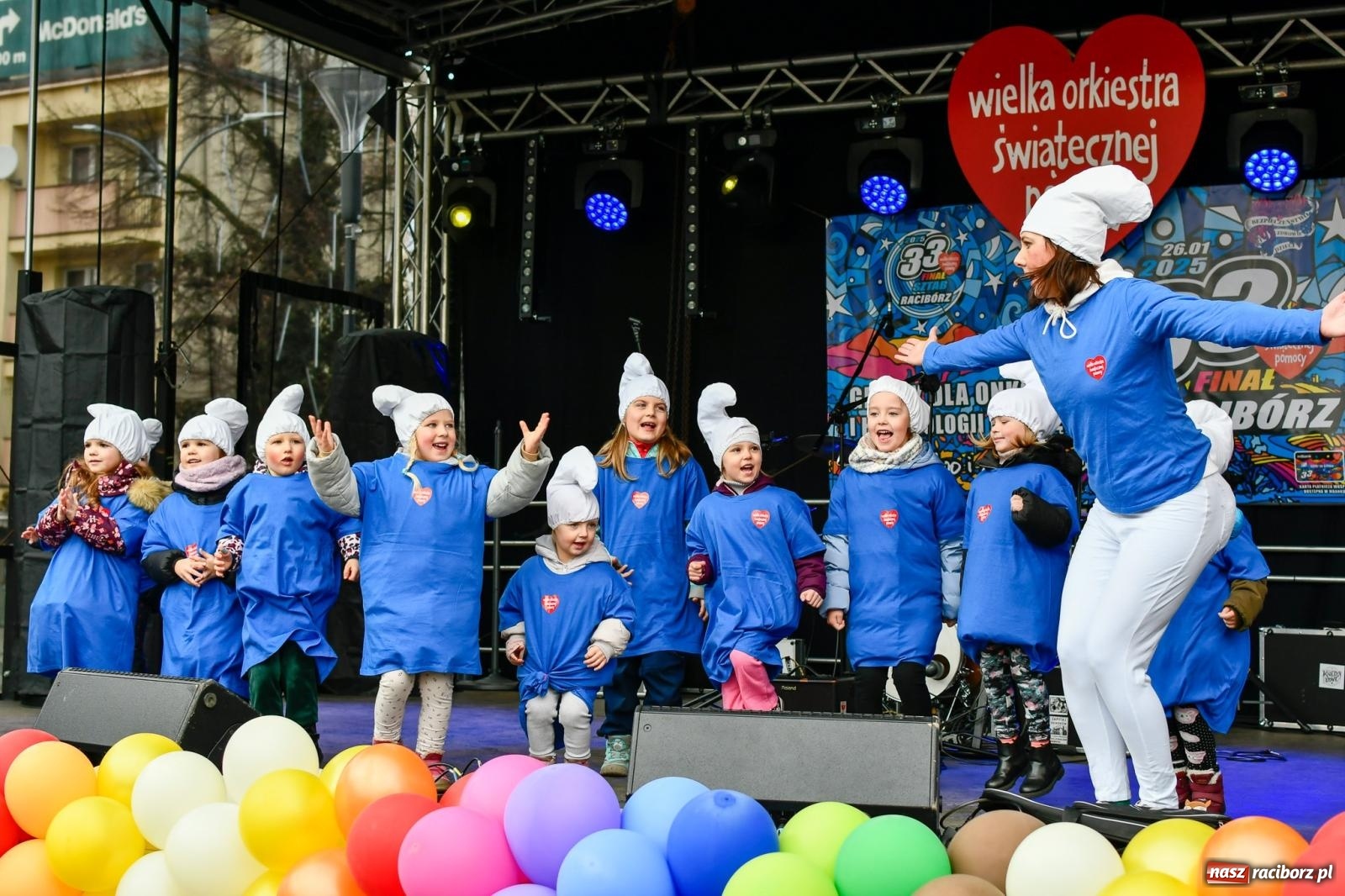 Zdjęcie w galerii na portalu naszraciborz.pl: Atrakcje WOŚP na raciborskim rynku – tłumy mieszkańców wsparły akcję wiadomości z regionu