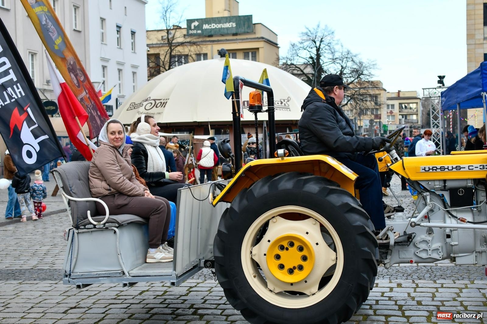 Zdjęcie w galerii na portalu naszraciborz.pl: Atrakcje WOŚP na raciborskim rynku – tłumy mieszkańców wsparły akcję wiadomości z regionu