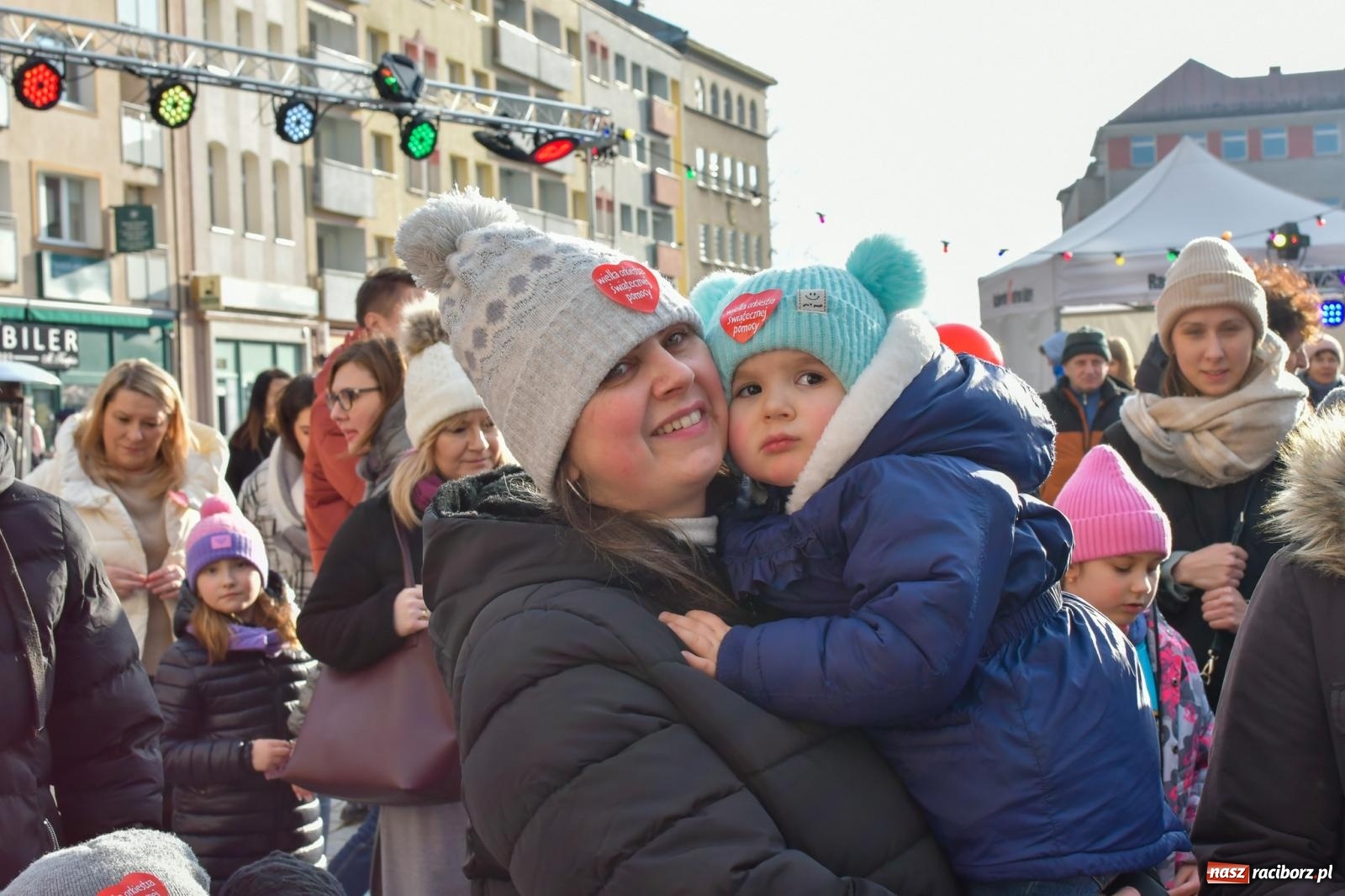 Zdjęcie w galerii na portalu naszraciborz.pl: Atrakcje WOŚP na raciborskim rynku – tłumy mieszkańców wsparły akcję wiadomości z regionu