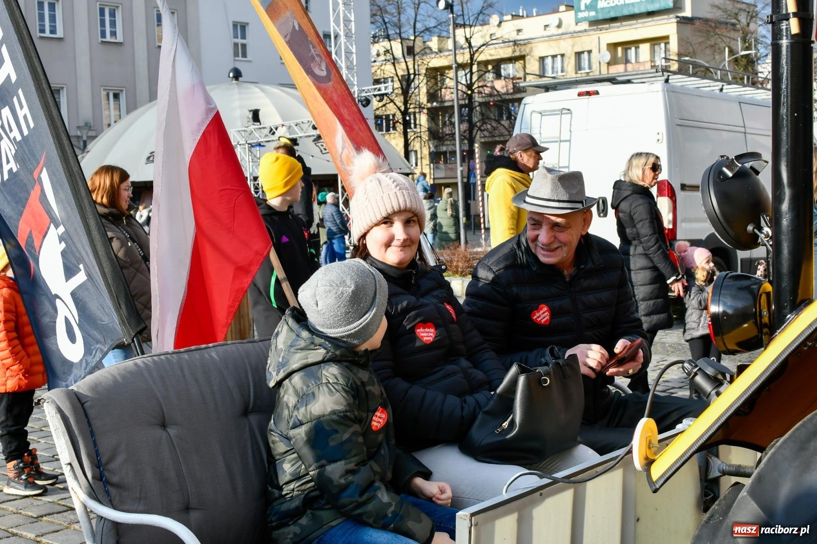 Zdjęcie w galerii na portalu naszraciborz.pl: Atrakcje WOŚP na raciborskim rynku – tłumy mieszkańców wsparły akcję wiadomości z regionu