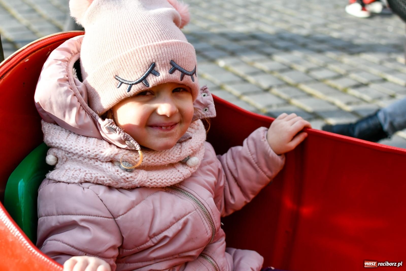 Zdjęcie w galerii na portalu naszraciborz.pl: Atrakcje WOŚP na raciborskim rynku – tłumy mieszkańców wsparły akcję wiadomości z regionu