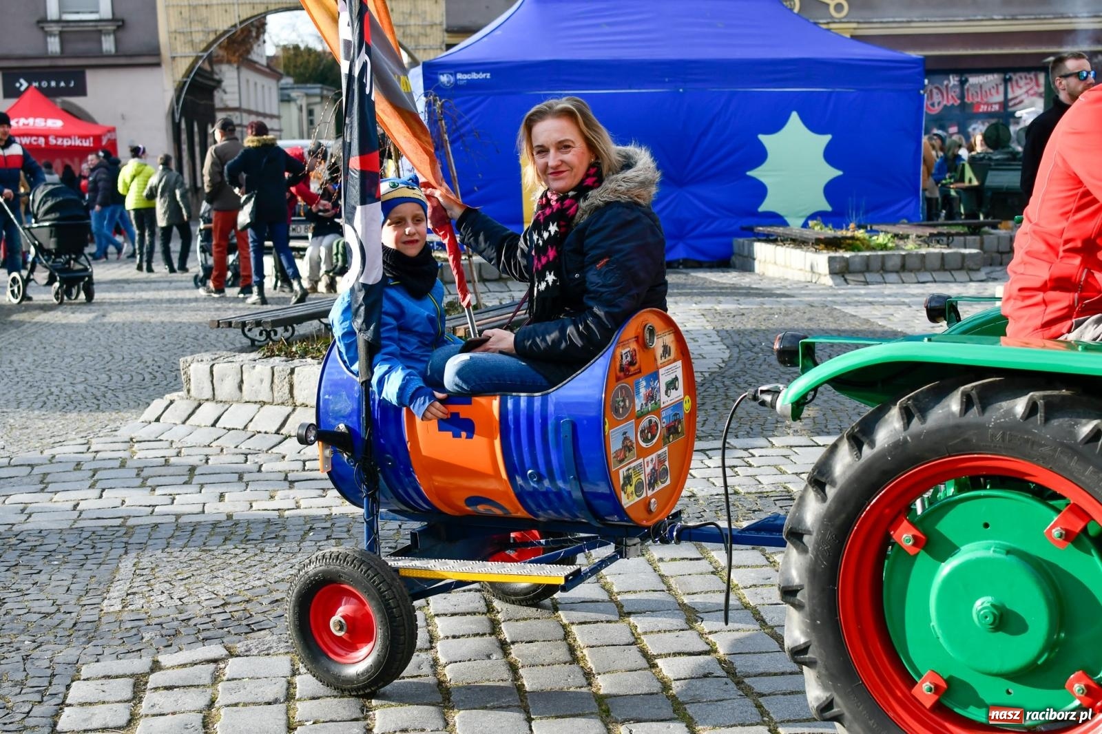Zdjęcie w galerii na portalu naszraciborz.pl: Atrakcje WOŚP na raciborskim rynku – tłumy mieszkańców wsparły akcję wiadomości z regionu