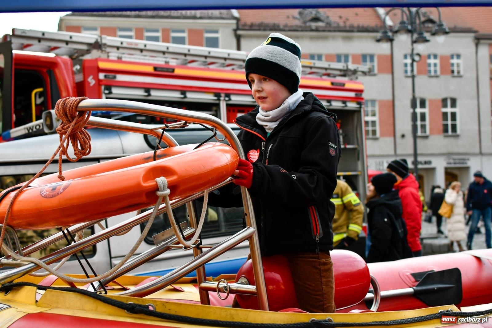 Zdjęcie w galerii na portalu naszraciborz.pl: Atrakcje WOŚP na raciborskim rynku – tłumy mieszkańców wsparły akcję wiadomości z regionu