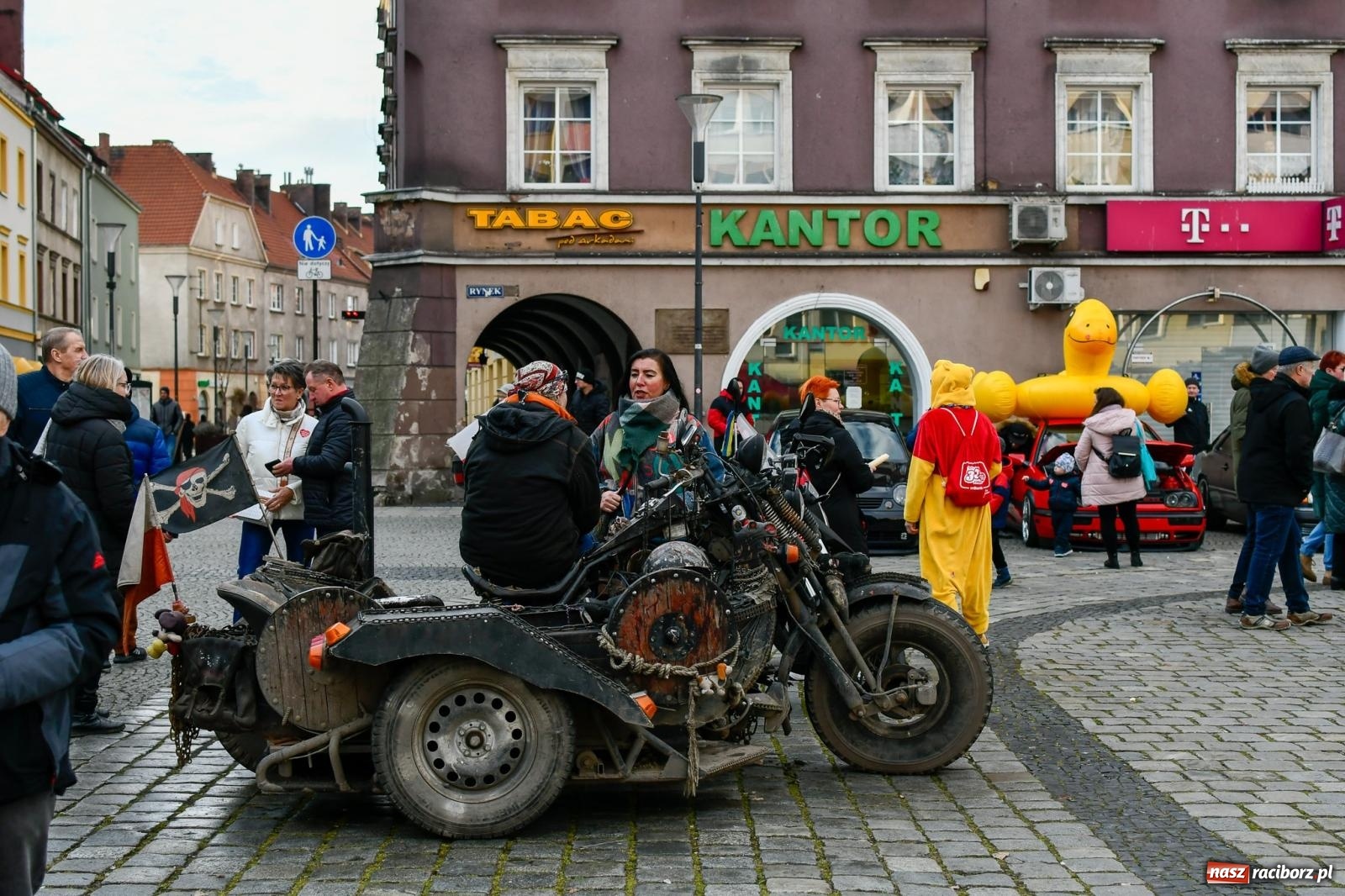 Zdjęcie w galerii na portalu naszraciborz.pl: Atrakcje WOŚP na raciborskim rynku – tłumy mieszkańców wsparły akcję wiadomości z regionu