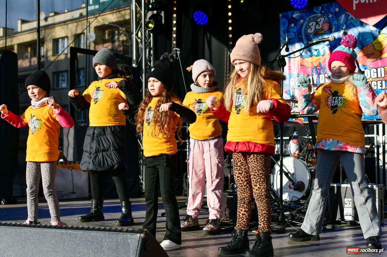 Zdjęcie w galerii na portalu naszraciborz.pl: Atrakcje WOŚP na raciborskim rynku – tłumy mieszkańców wsparły akcję wiadomości z regionu