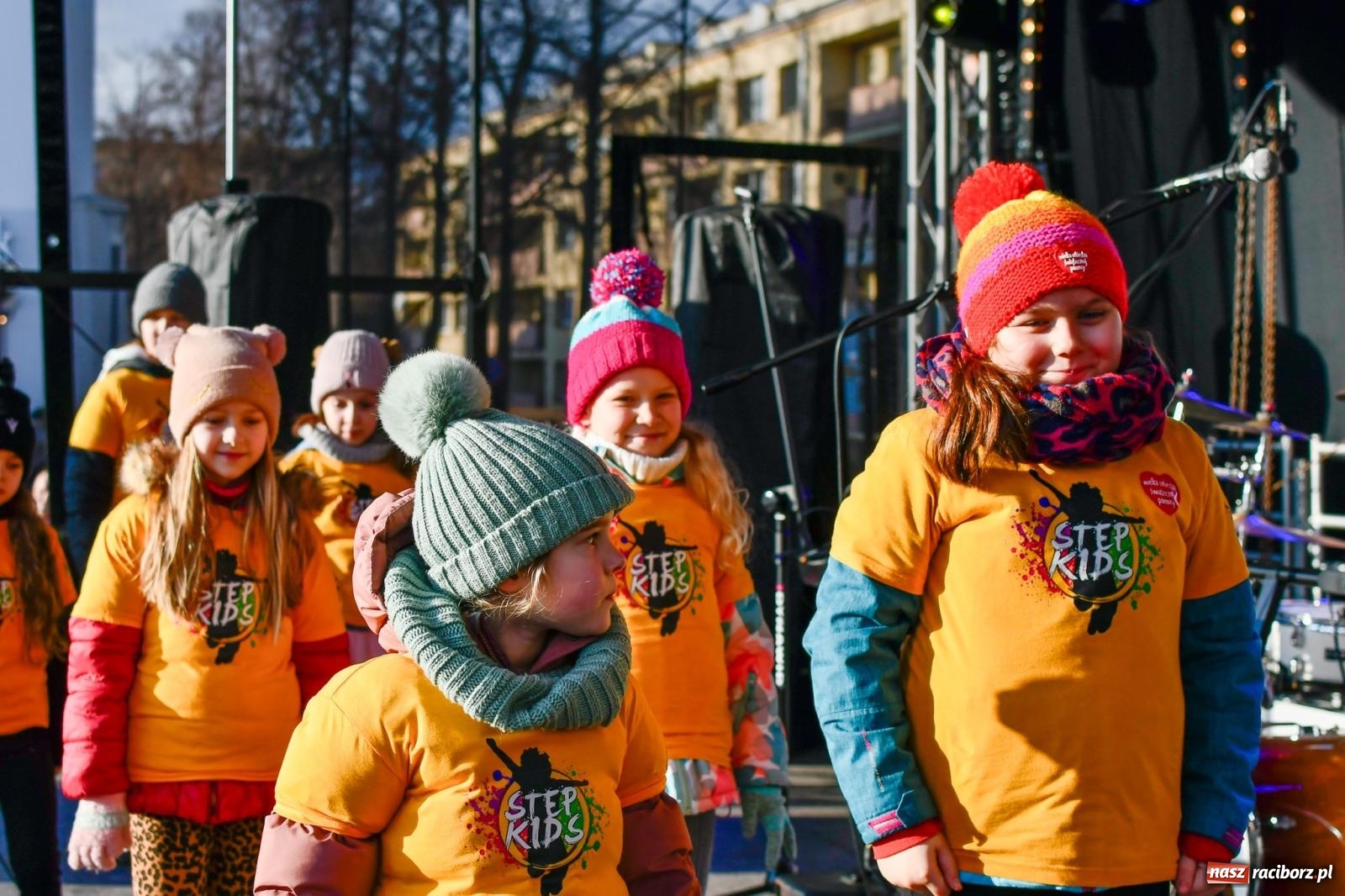 Zdjęcie w galerii na portalu naszraciborz.pl: Atrakcje WOŚP na raciborskim rynku – tłumy mieszkańców wsparły akcję wiadomości z regionu