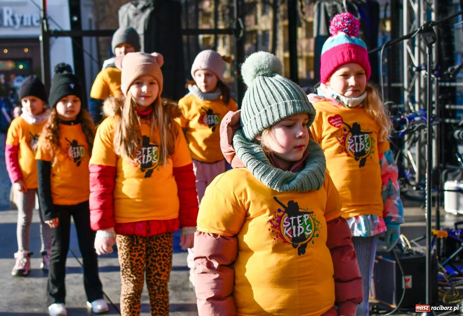 Zdjęcie w galerii na portalu naszraciborz.pl: Atrakcje WOŚP na raciborskim rynku – tłumy mieszkańców wsparły akcję wiadomości z regionu