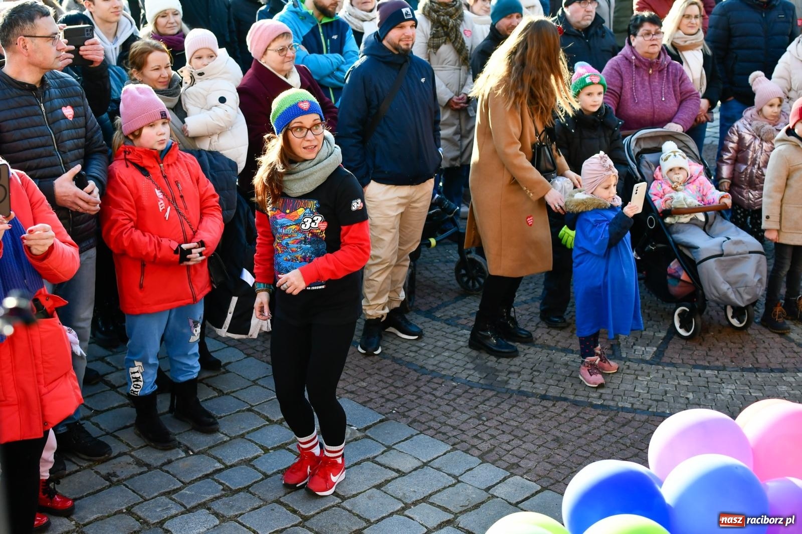 Zdjęcie w galerii na portalu naszraciborz.pl: Atrakcje WOŚP na raciborskim rynku – tłumy mieszkańców wsparły akcję wiadomości z regionu