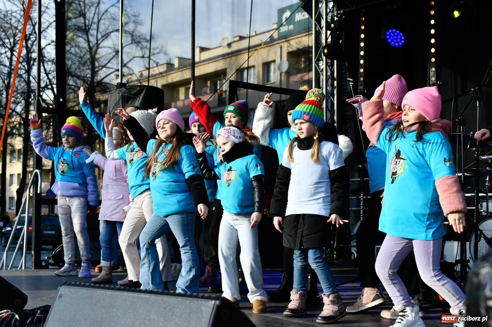 Zdjęcie w galerii na portalu naszraciborz.pl: Atrakcje WOŚP na raciborskim rynku – tłumy mieszkańców wsparły akcję wiadomości z regionu