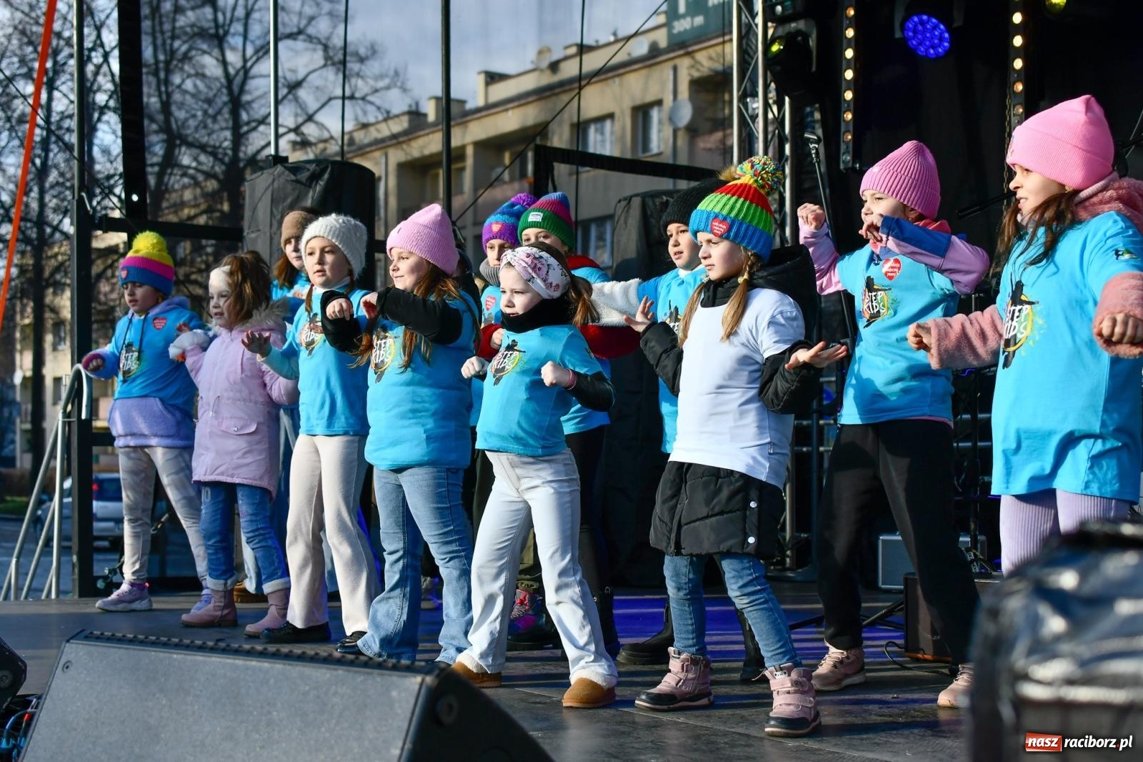 Zdjęcie w galerii na portalu naszraciborz.pl: Atrakcje WOŚP na raciborskim rynku – tłumy mieszkańców wsparły akcję wiadomości z regionu