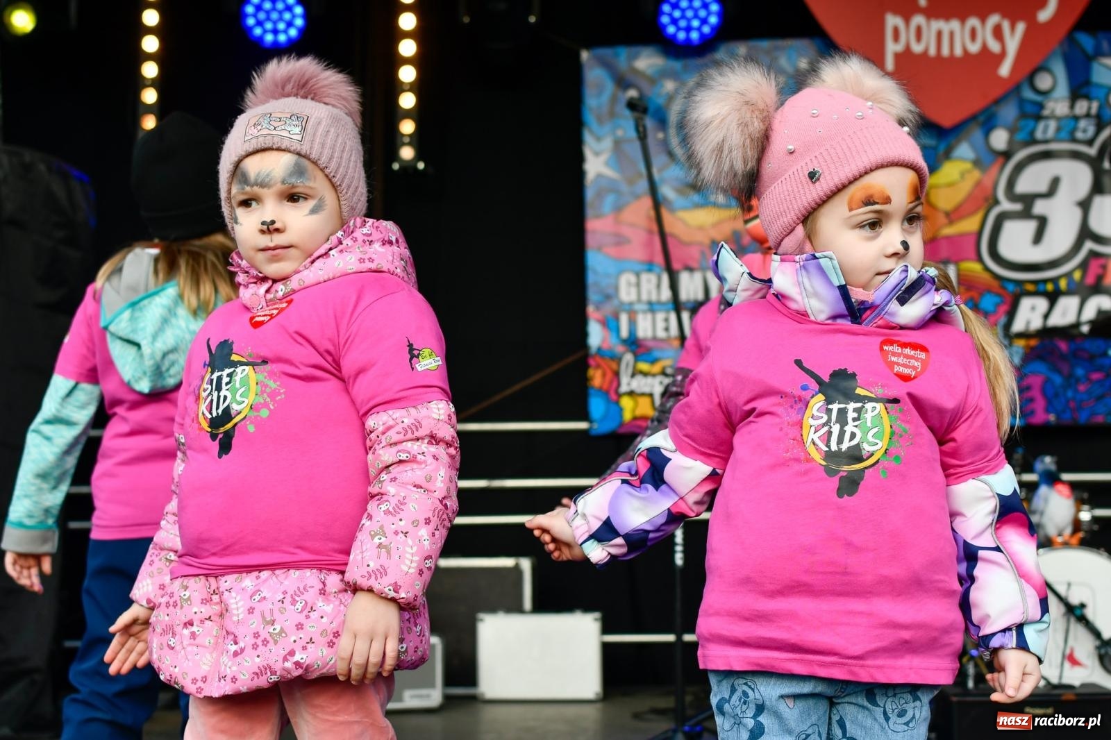 Zdjęcie w galerii na portalu naszraciborz.pl: Atrakcje WOŚP na raciborskim rynku – tłumy mieszkańców wsparły akcję wiadomości z regionu