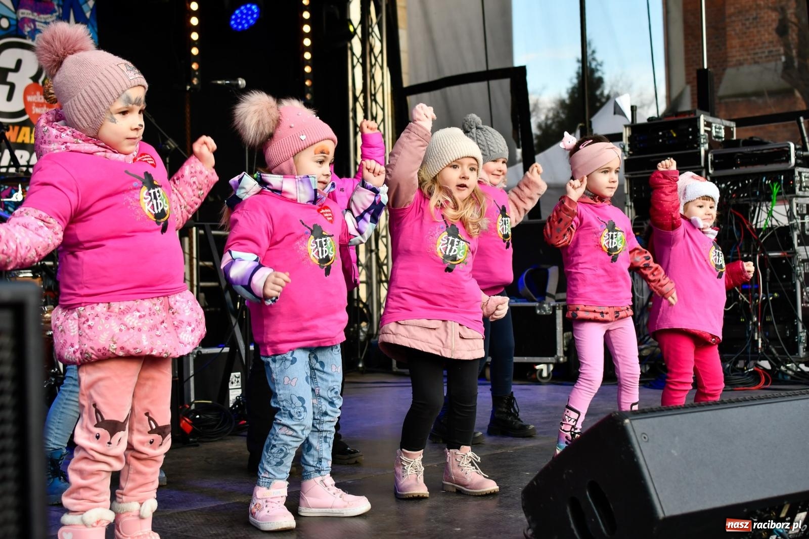 Zdjęcie w galerii na portalu naszraciborz.pl: Atrakcje WOŚP na raciborskim rynku – tłumy mieszkańców wsparły akcję wiadomości z regionu