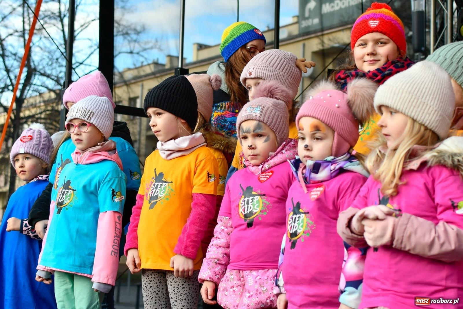 Zdjęcie w galerii na portalu naszraciborz.pl: Atrakcje WOŚP na raciborskim rynku – tłumy mieszkańców wsparły akcję wiadomości z regionu