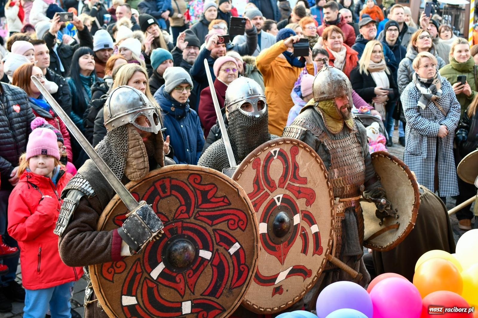 Zdjęcie w galerii na portalu naszraciborz.pl: Atrakcje WOŚP na raciborskim rynku – tłumy mieszkańców wsparły akcję wiadomości z regionu
