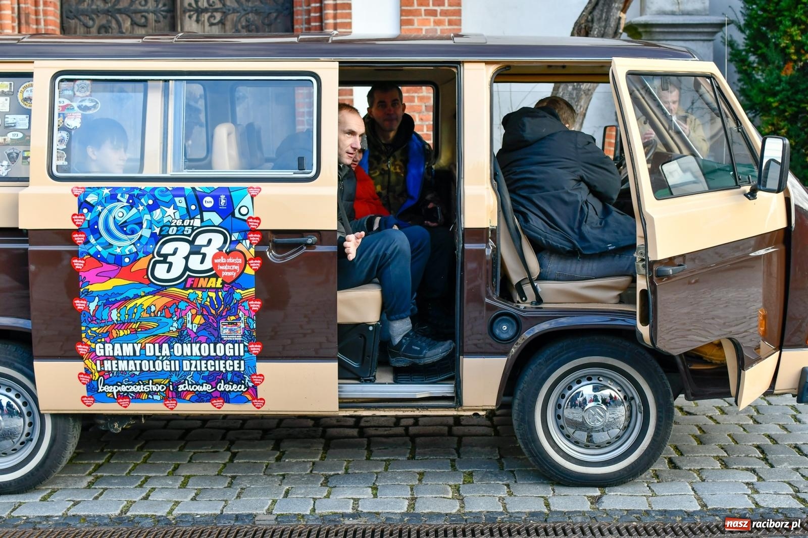 Zdjęcie w galerii na portalu naszraciborz.pl: Atrakcje WOŚP na raciborskim rynku – tłumy mieszkańców wsparły akcję wiadomości z regionu