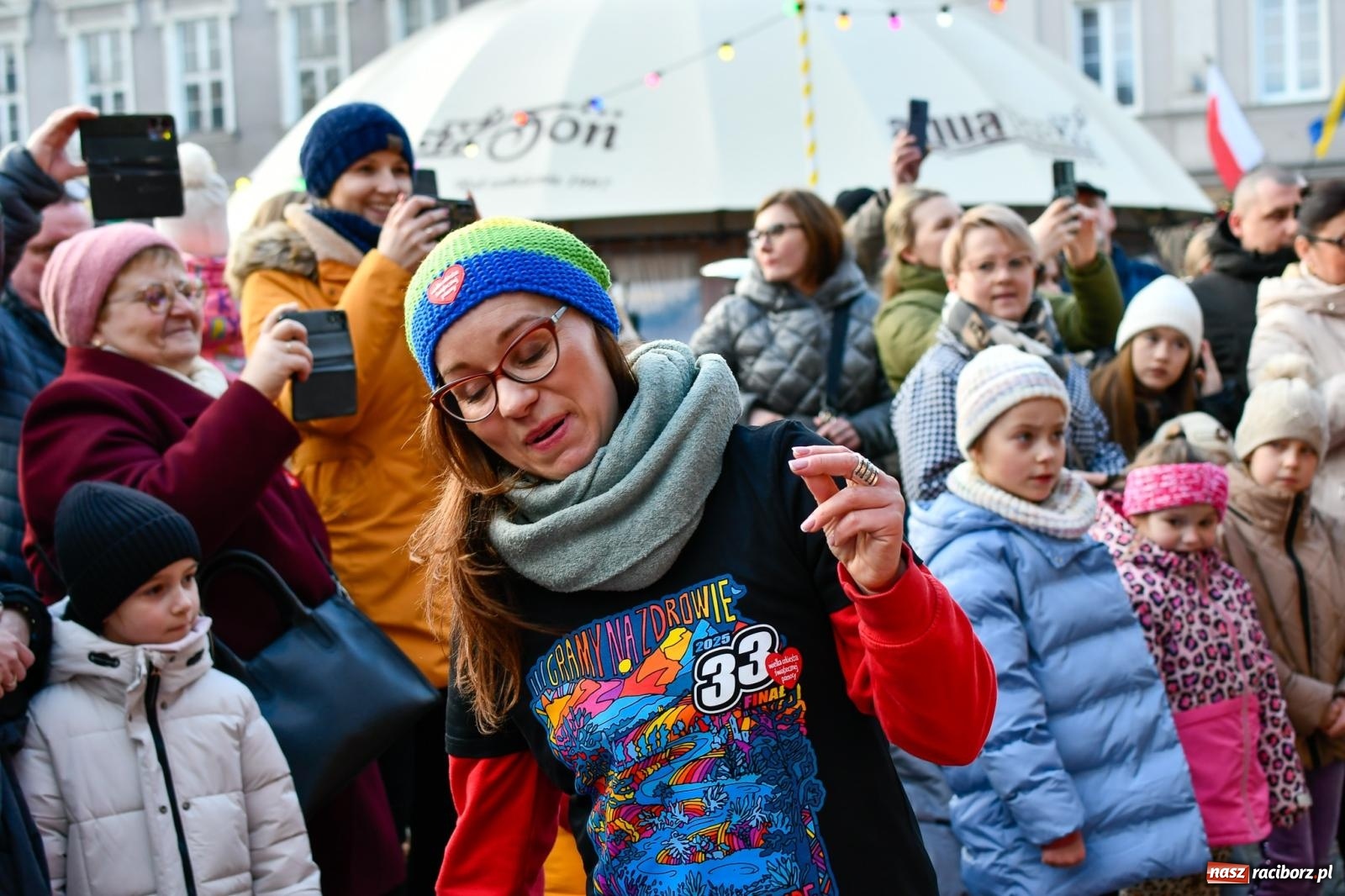 Zdjęcie w galerii na portalu naszraciborz.pl: Atrakcje WOŚP na raciborskim rynku – tłumy mieszkańców wsparły akcję wiadomości z regionu