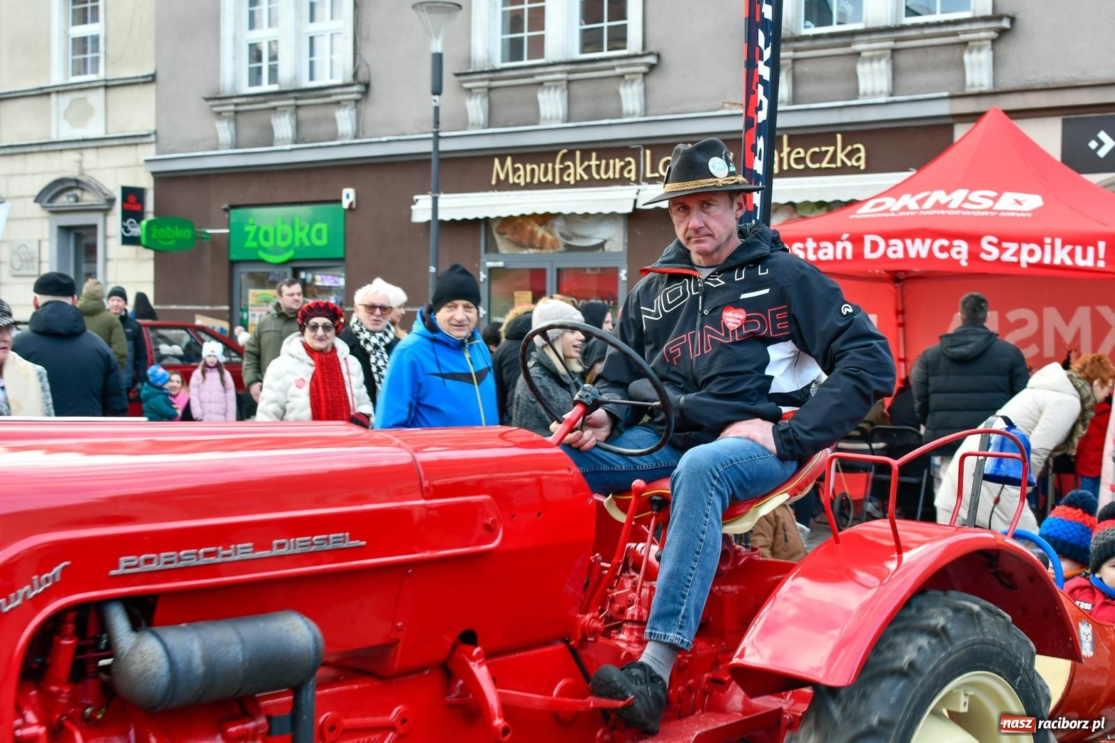 Zdjęcie w galerii na portalu naszraciborz.pl: Atrakcje WOŚP na raciborskim rynku – tłumy mieszkańców wsparły akcję wiadomości z regionu