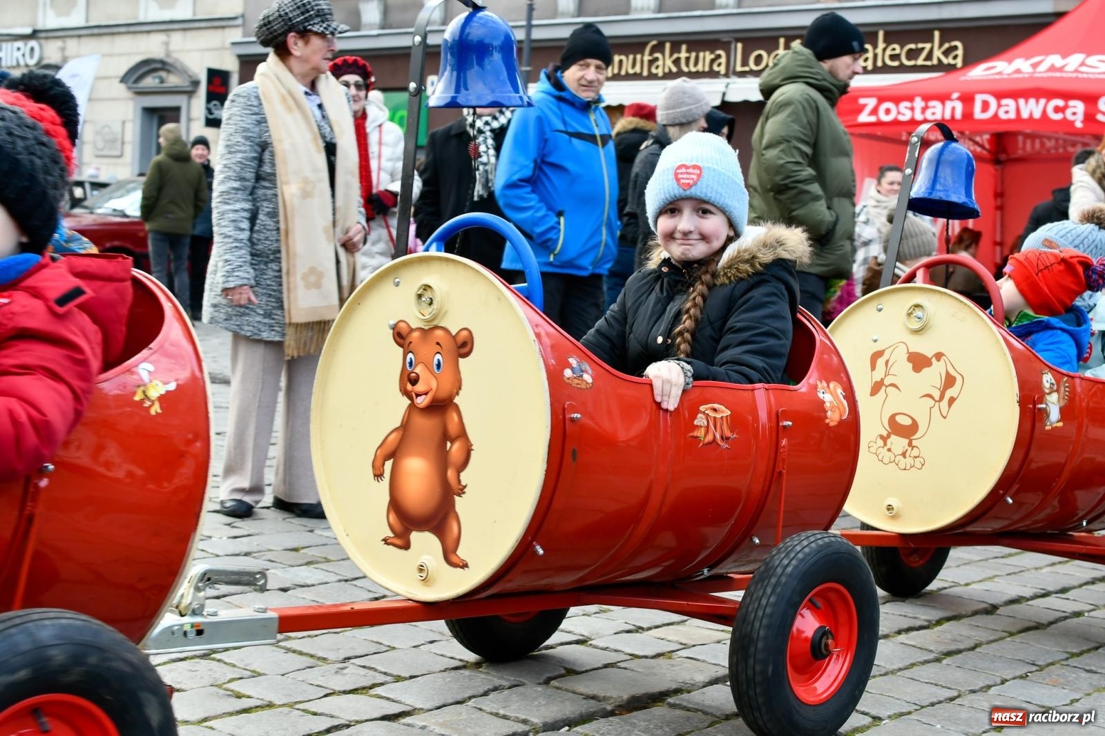 Zdjęcie w galerii na portalu naszraciborz.pl: Atrakcje WOŚP na raciborskim rynku – tłumy mieszkańców wsparły akcję wiadomości z regionu
