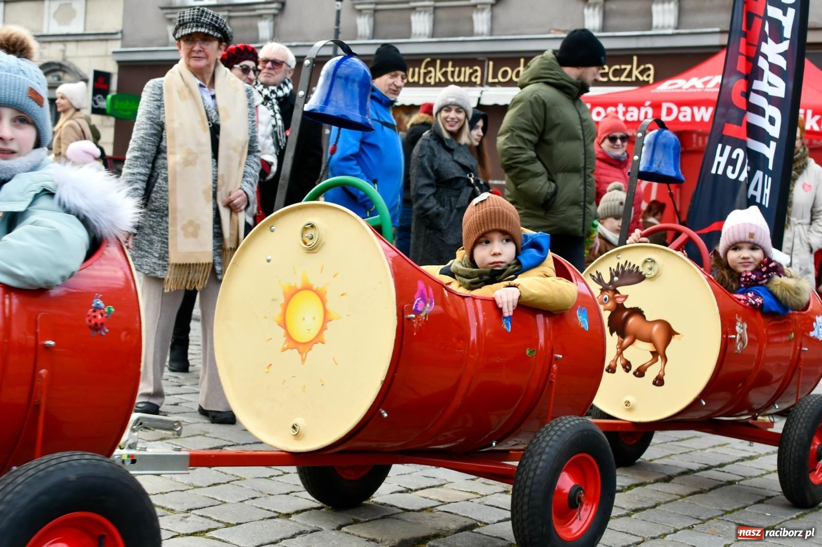 Zdjęcie w galerii na portalu naszraciborz.pl: Atrakcje WOŚP na raciborskim rynku – tłumy mieszkańców wsparły akcję wiadomości z regionu