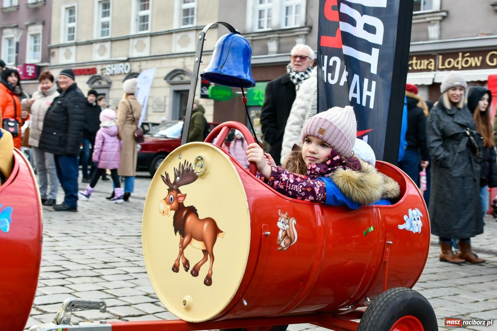 Zdjęcie w galerii na portalu naszraciborz.pl: Atrakcje WOŚP na raciborskim rynku – tłumy mieszkańców wsparły akcję wiadomości z regionu