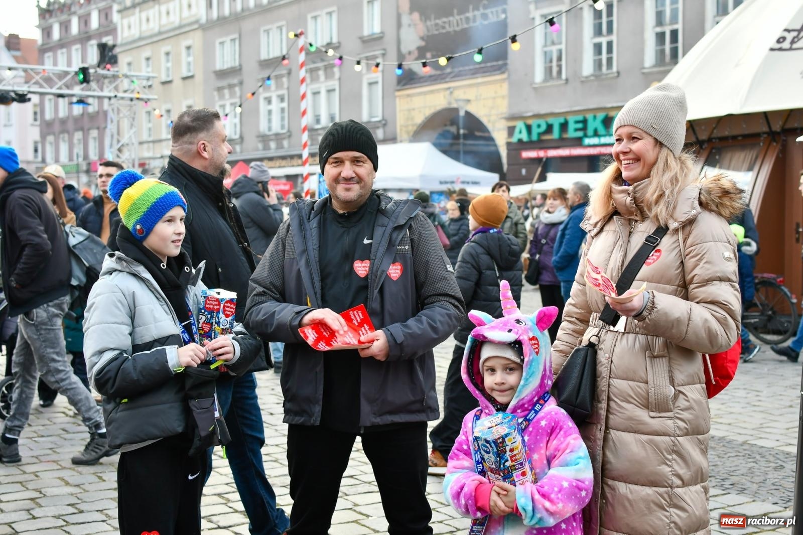 Zdjęcie w galerii na portalu naszraciborz.pl: Atrakcje WOŚP na raciborskim rynku – tłumy mieszkańców wsparły akcję wiadomości z regionu