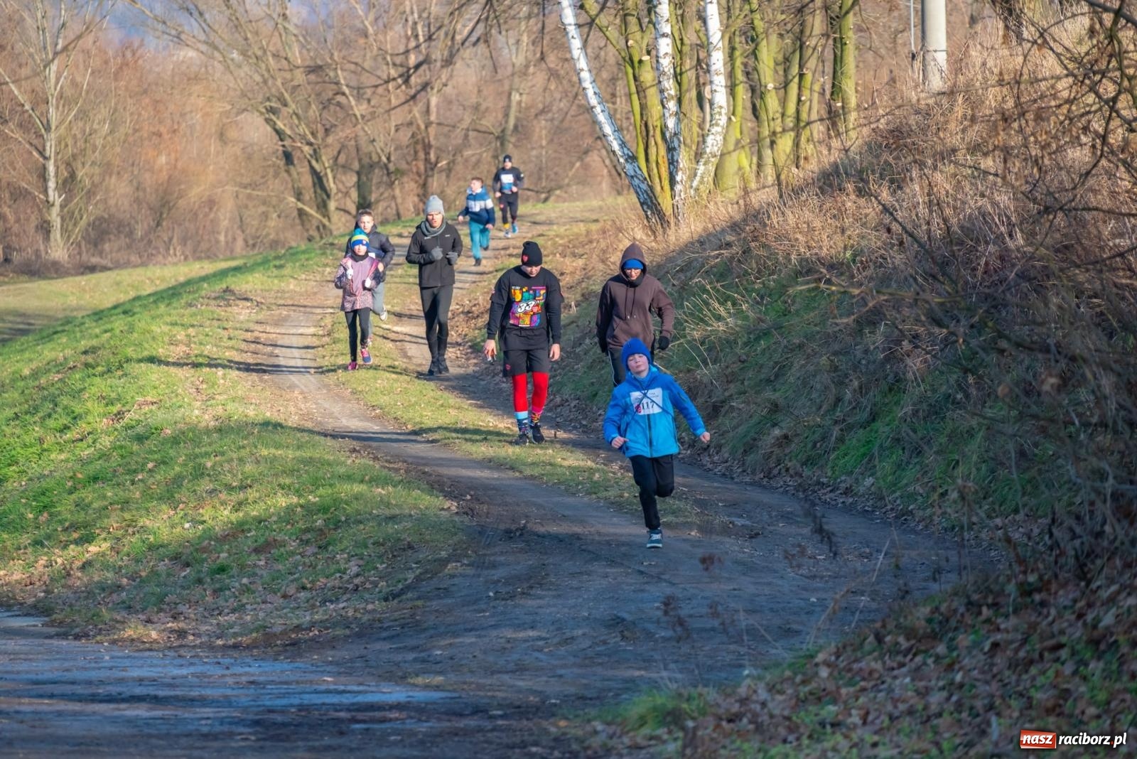 Zdjęcie w galerii na portalu naszraciborz.pl: W Roszkowie pobiegli dla WOŚP [FOTO i WIDEO] wiadomości z regionu