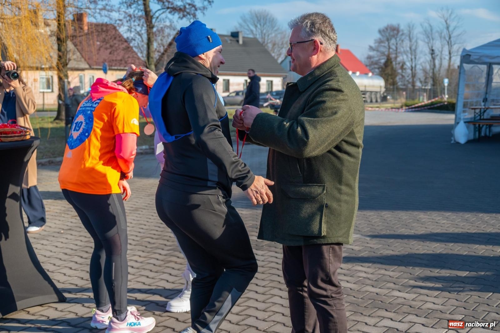 Zdjęcie w galerii na portalu naszraciborz.pl: W Roszkowie pobiegli dla WOŚP [FOTO i WIDEO] wiadomości z regionu