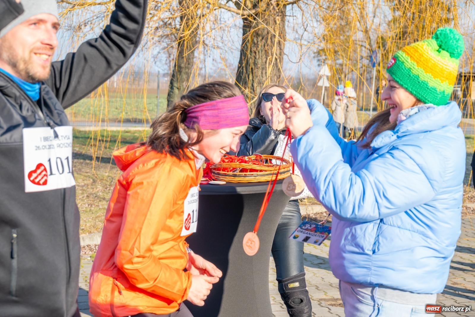 Zdjęcie w galerii na portalu naszraciborz.pl: W Roszkowie pobiegli dla WOŚP [FOTO i WIDEO] wiadomości z regionu