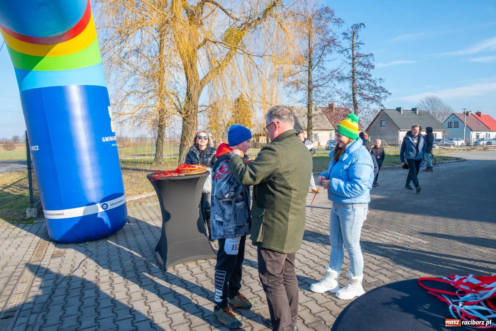 Zdjęcie w galerii na portalu naszraciborz.pl: W Roszkowie pobiegli dla WOŚP [FOTO i WIDEO] wiadomości z regionu
