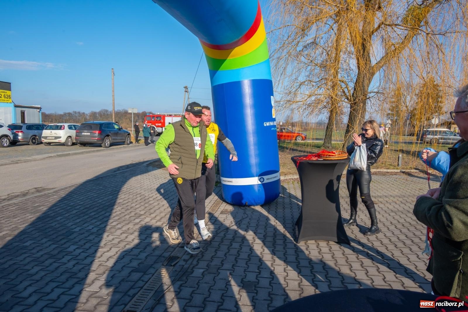 Zdjęcie w galerii na portalu naszraciborz.pl: W Roszkowie pobiegli dla WOŚP [FOTO i WIDEO] wiadomości z regionu