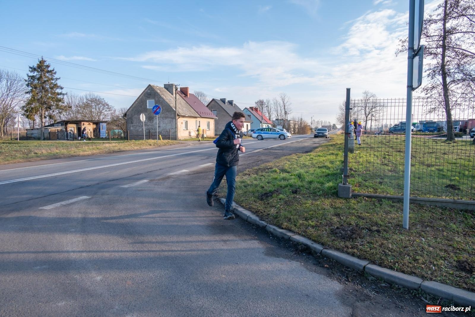 Zdjęcie w galerii na portalu naszraciborz.pl: W Roszkowie pobiegli dla WOŚP [FOTO i WIDEO] wiadomości z regionu