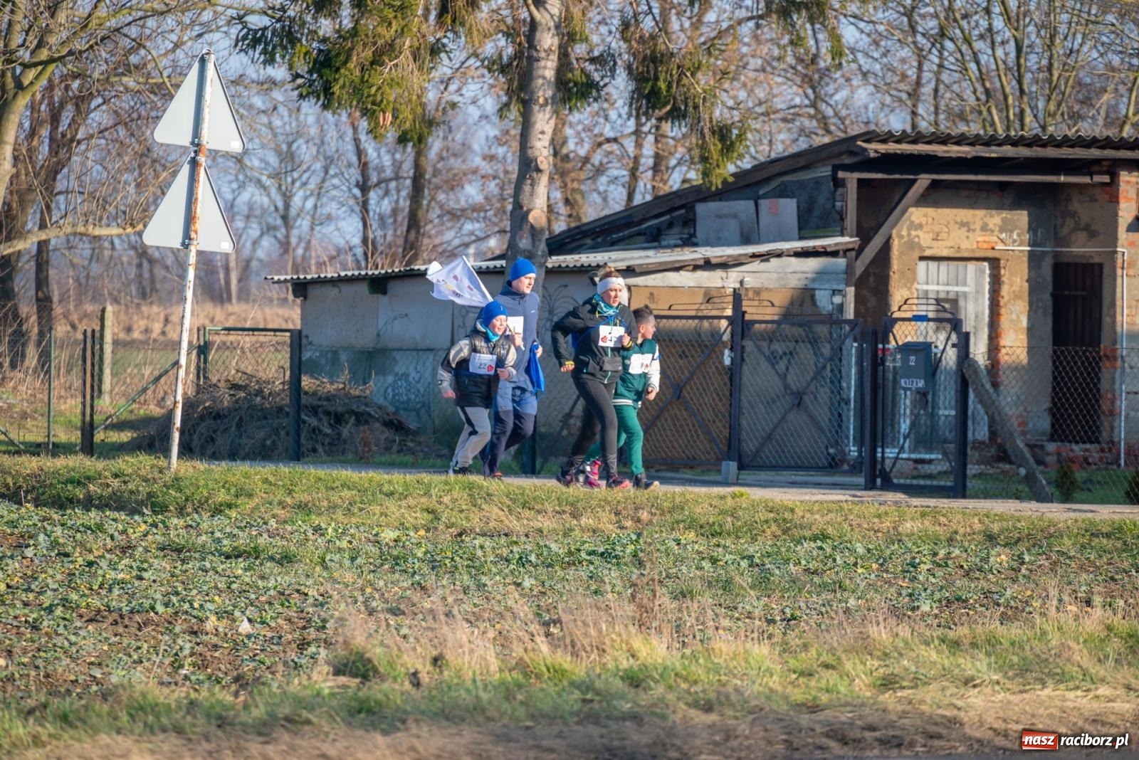 Zdjęcie w galerii na portalu naszraciborz.pl: W Roszkowie pobiegli dla WOŚP [FOTO i WIDEO] wiadomości z regionu