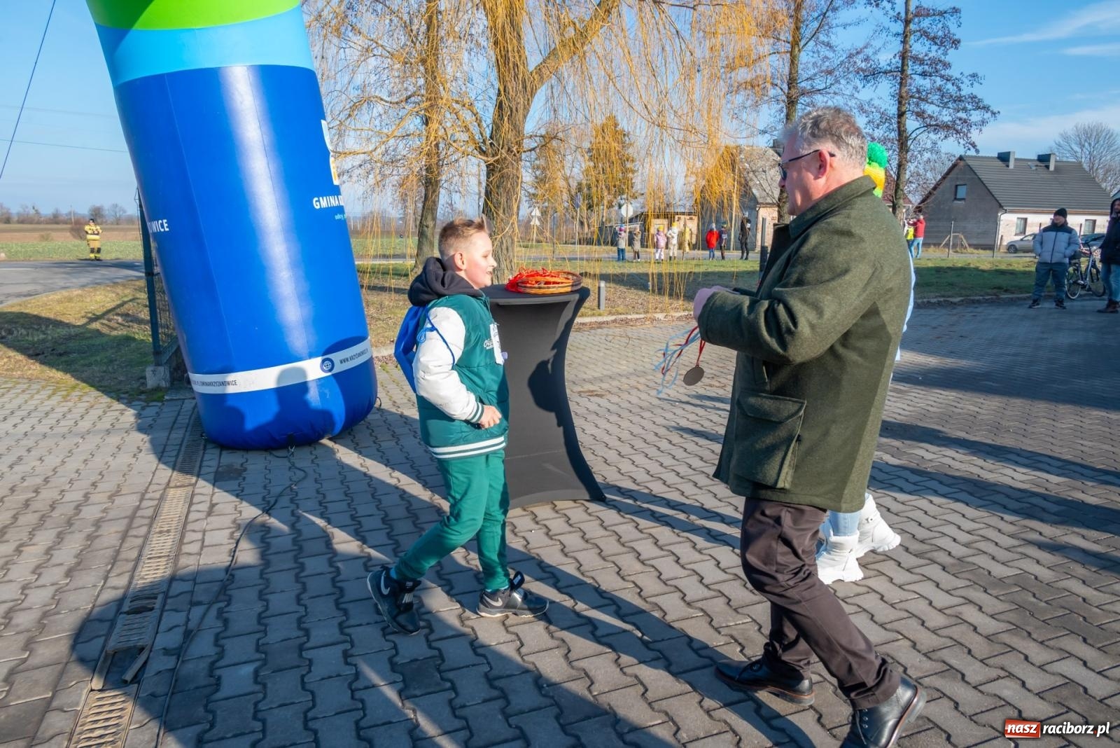 Zdjęcie w galerii na portalu naszraciborz.pl: W Roszkowie pobiegli dla WOŚP [FOTO i WIDEO] wiadomości z regionu
