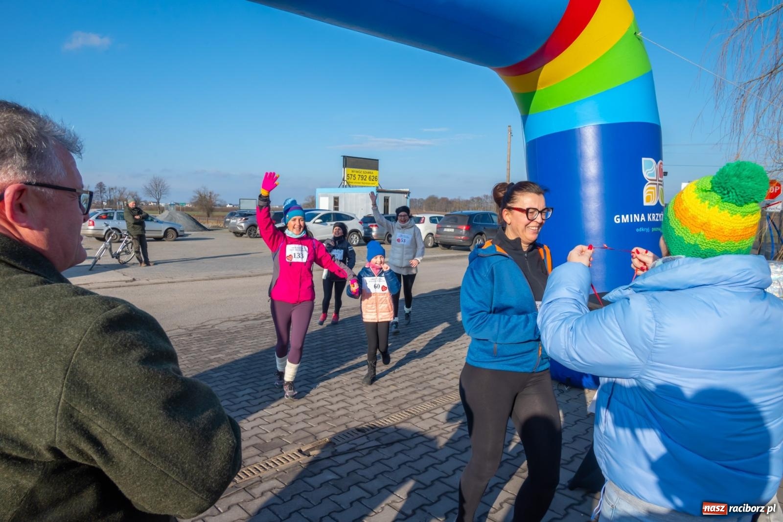 Zdjęcie w galerii na portalu naszraciborz.pl: W Roszkowie pobiegli dla WOŚP [FOTO i WIDEO] wiadomości z regionu