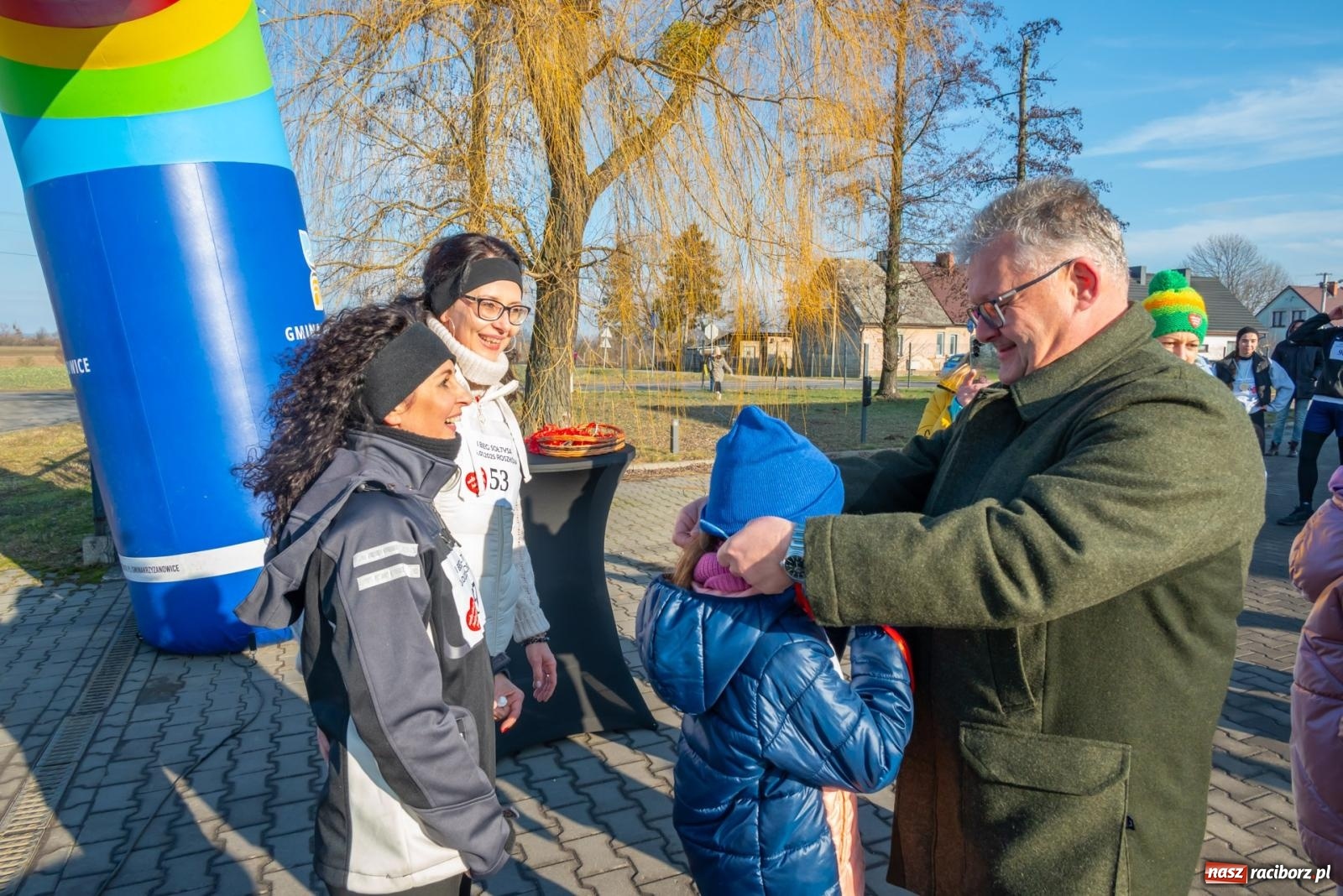 Zdjęcie w galerii na portalu naszraciborz.pl: W Roszkowie pobiegli dla WOŚP [FOTO i WIDEO] wiadomości z regionu