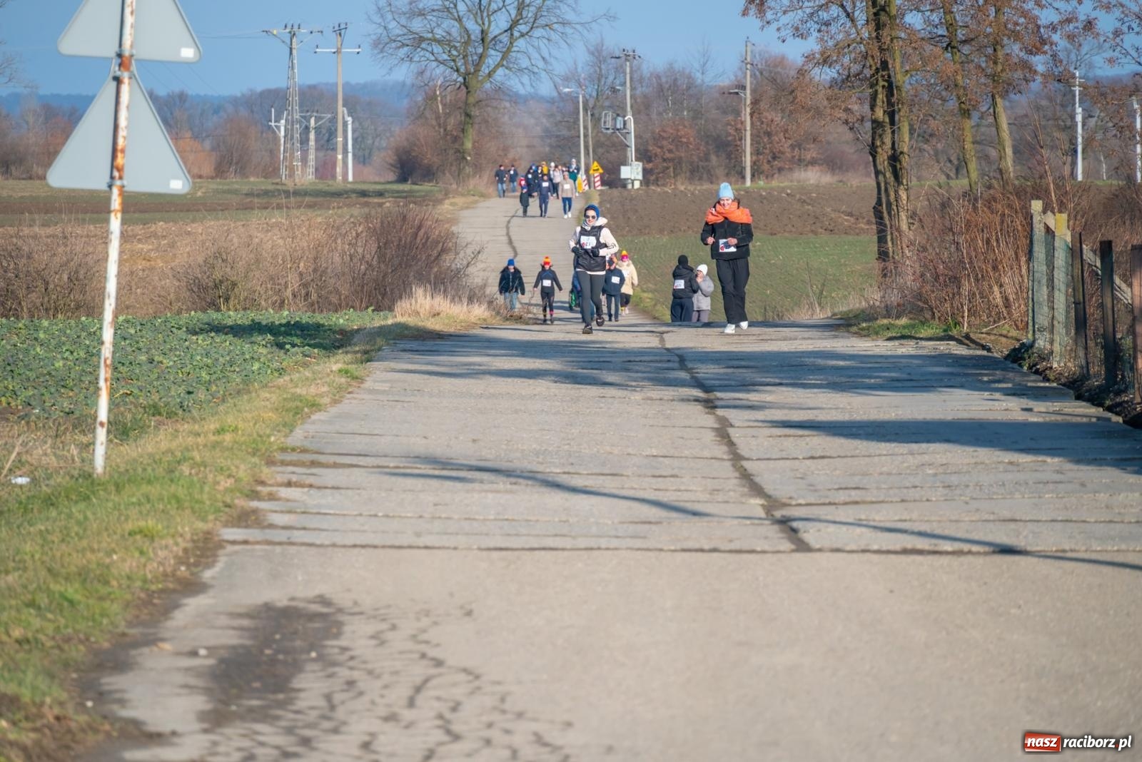 Zdjęcie w galerii na portalu naszraciborz.pl: W Roszkowie pobiegli dla WOŚP [FOTO i WIDEO] wiadomości z regionu