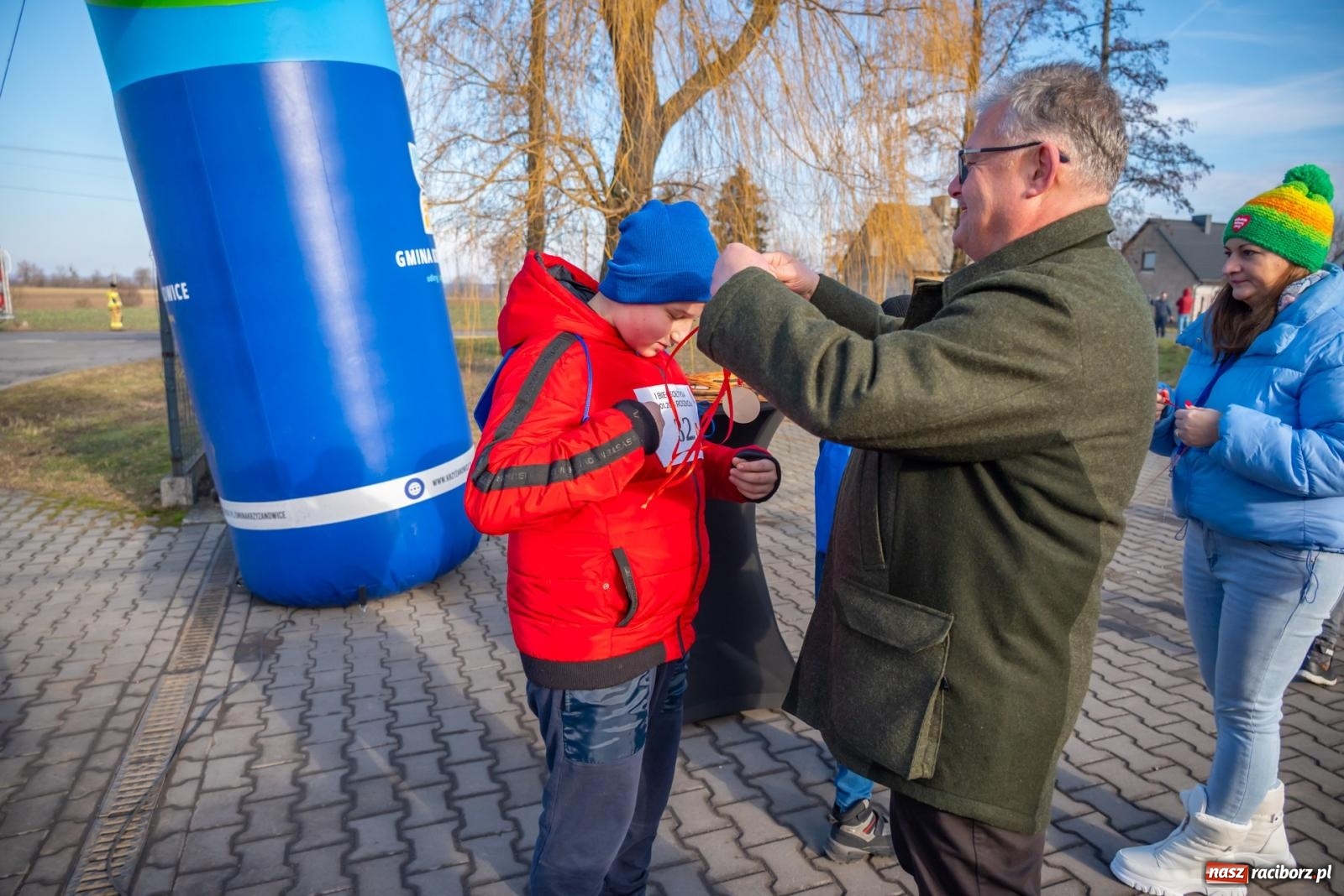 Zdjęcie w galerii na portalu naszraciborz.pl: W Roszkowie pobiegli dla WOŚP [FOTO i WIDEO] wiadomości z regionu