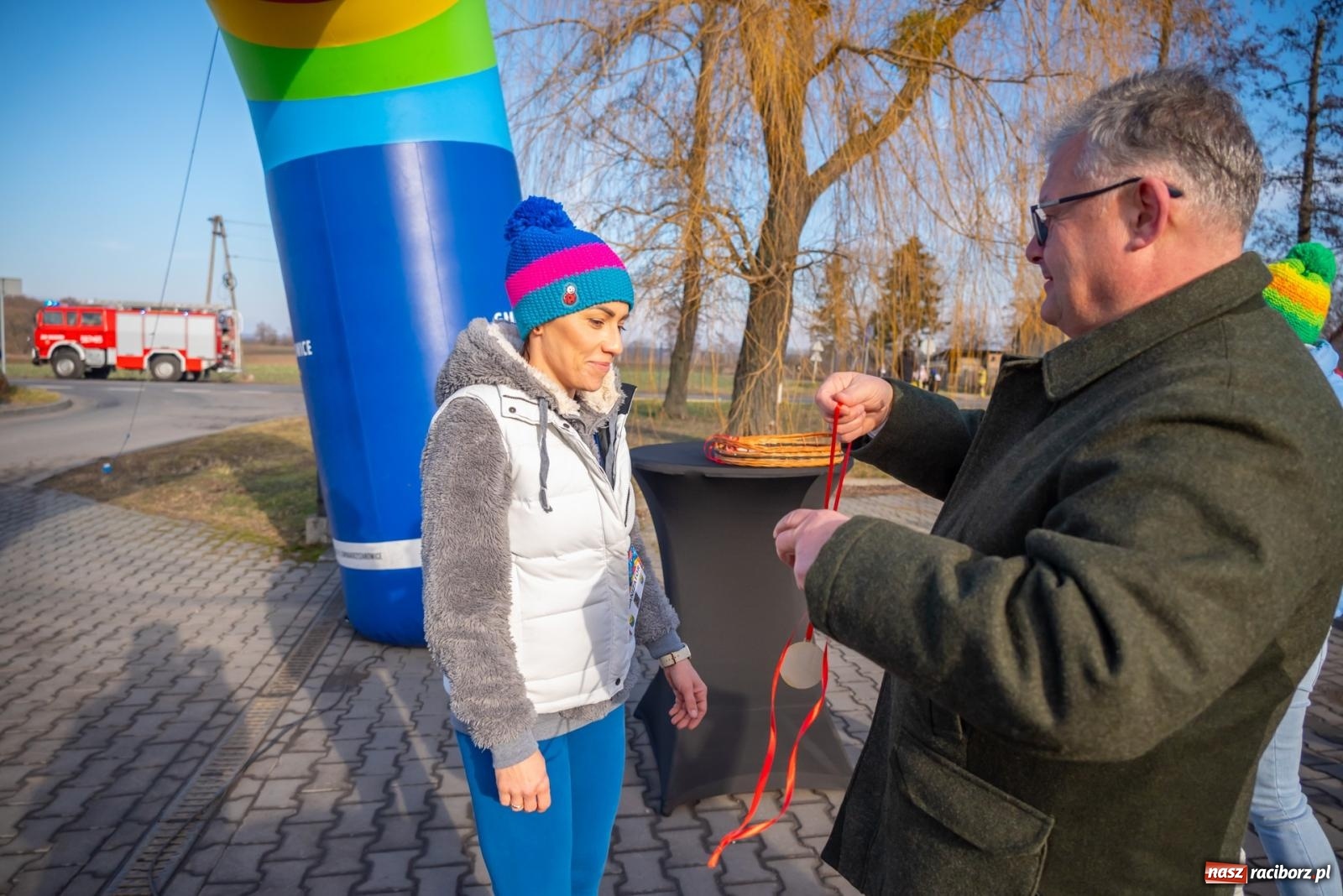 Zdjęcie w galerii na portalu naszraciborz.pl: W Roszkowie pobiegli dla WOŚP [FOTO i WIDEO] wiadomości z regionu